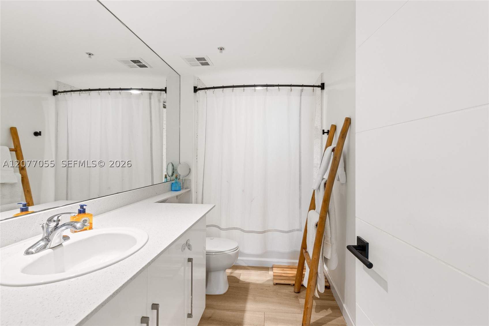 325 S Biscayne Blvd #2723, Miami FL 33131