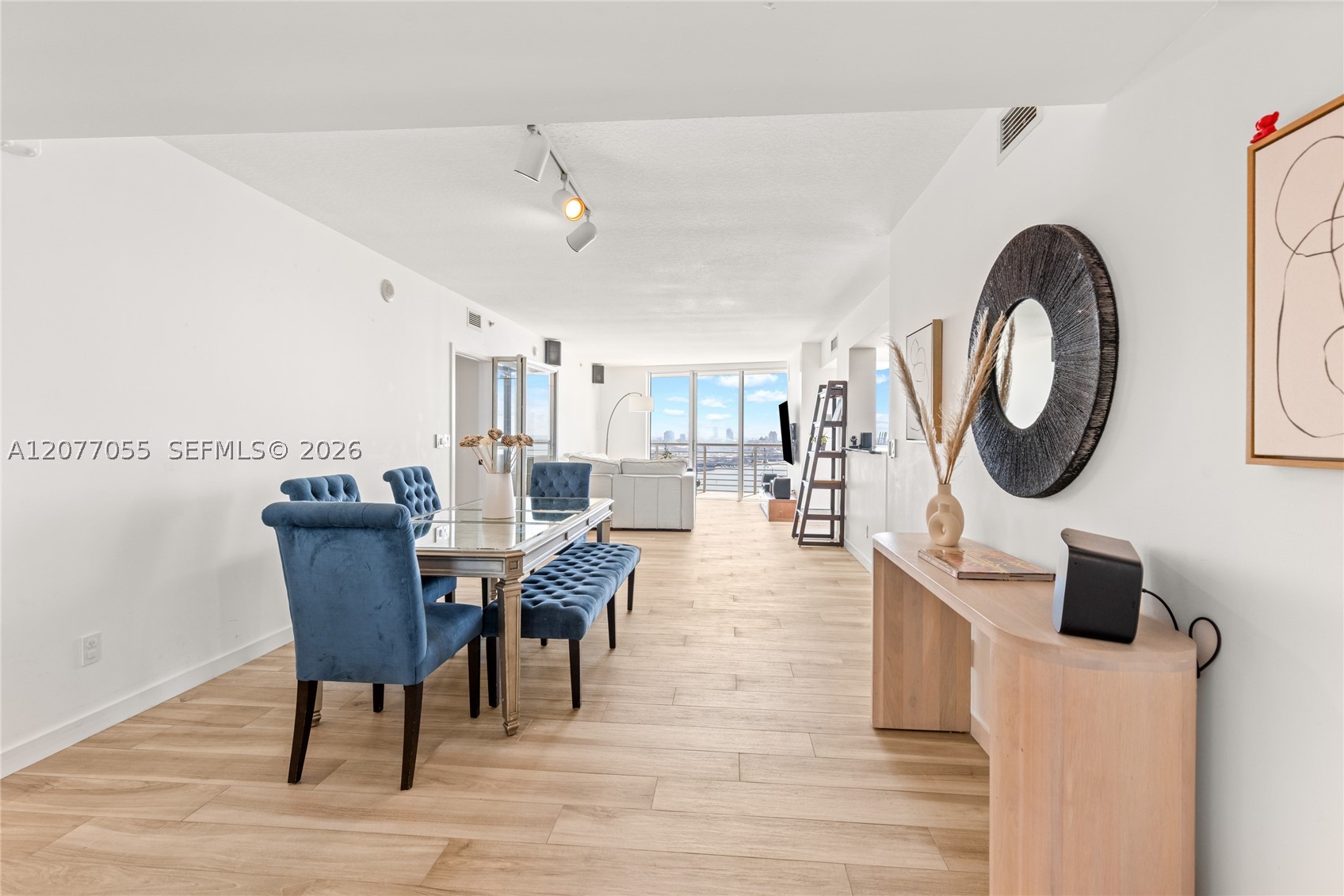 325 S Biscayne Blvd #2723, Miami FL 33131