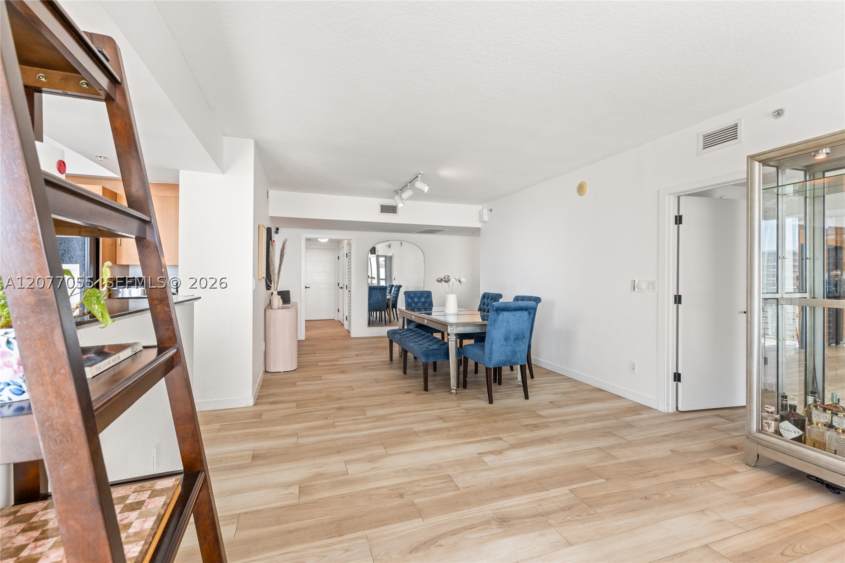325 S Biscayne Blvd #2723, Miami FL 33131