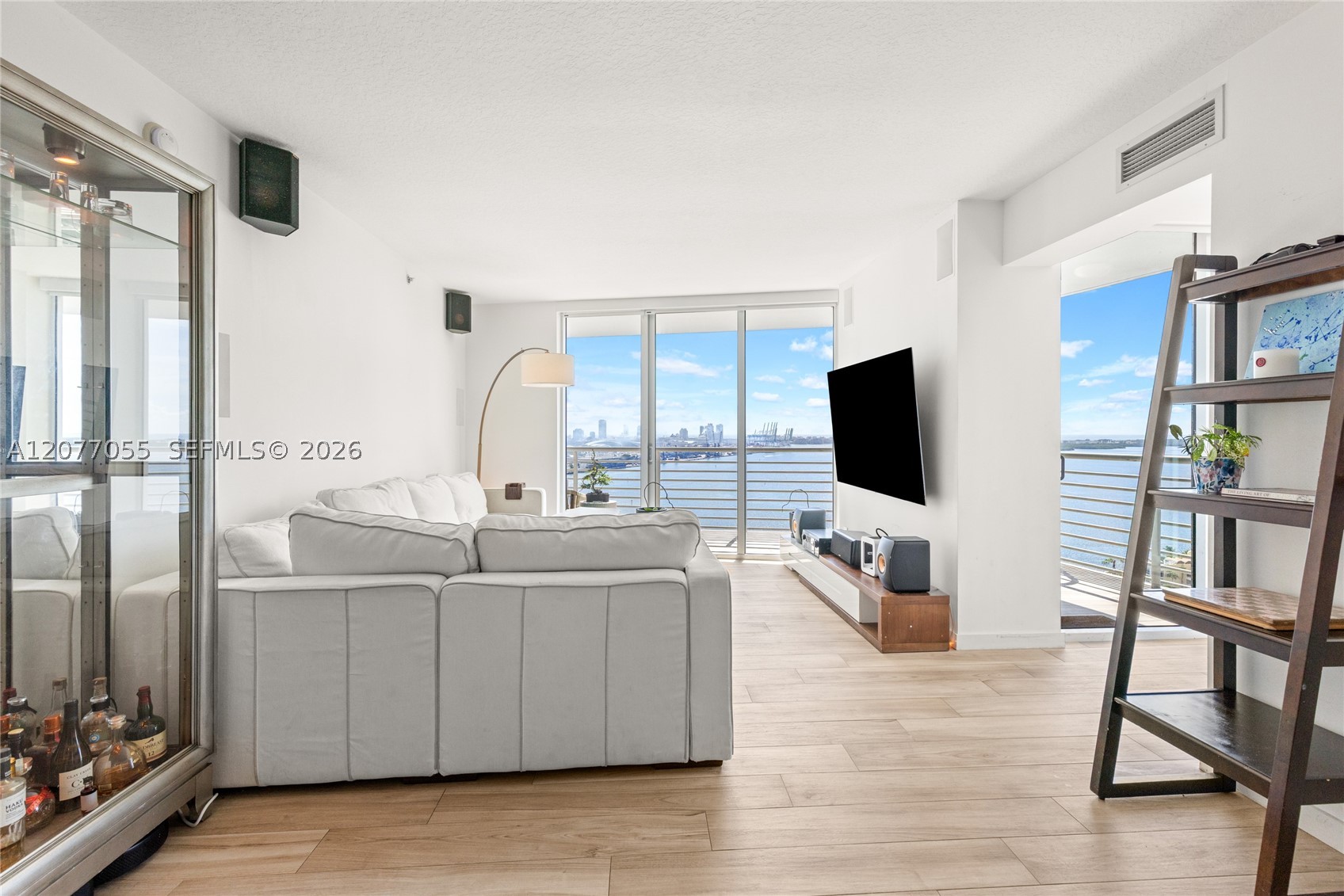 325 S Biscayne Blvd #2723, Miami FL 33131