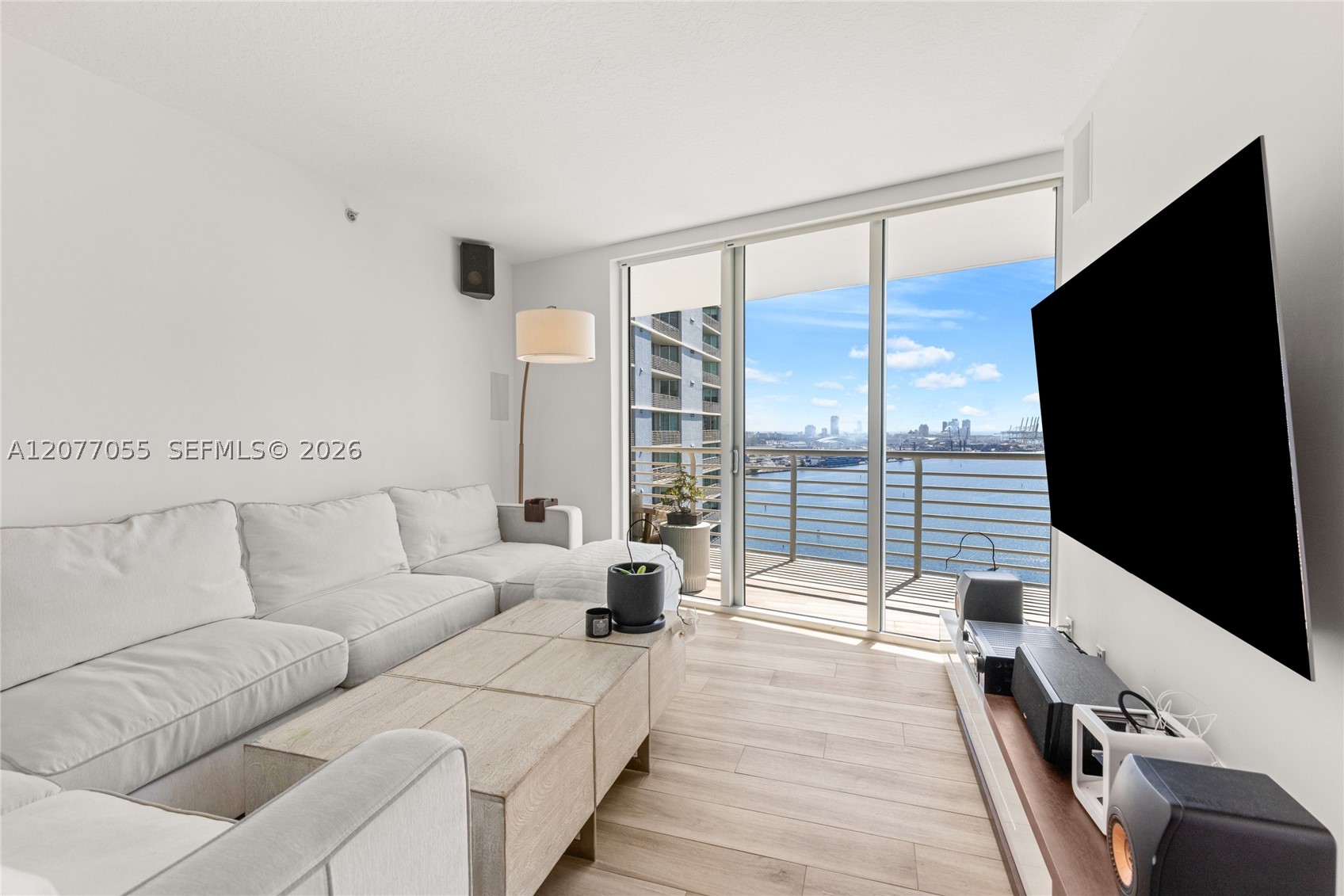325 S Biscayne Blvd #2723, Miami FL 33131