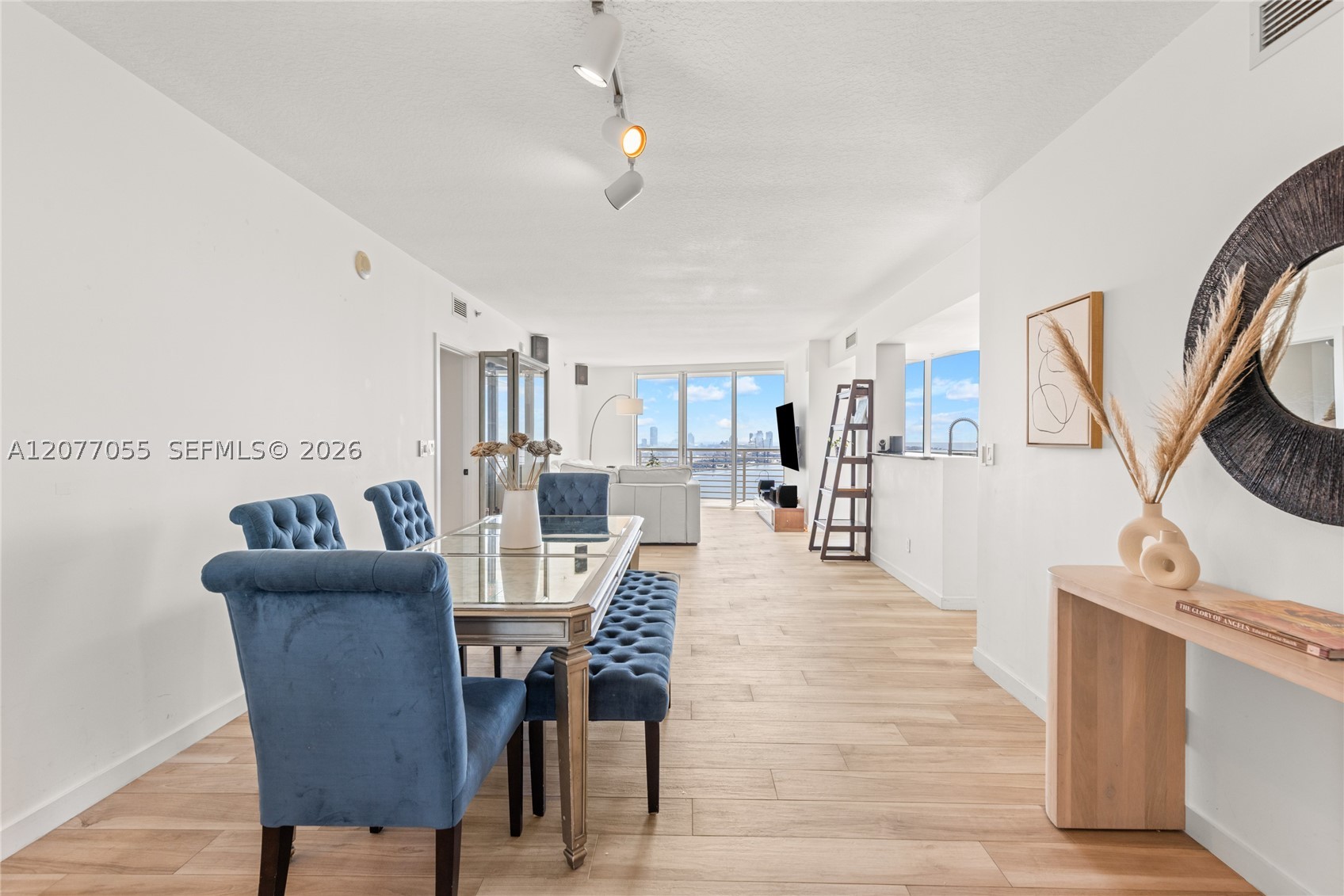 325 S Biscayne Blvd #2723, Miami FL 33131