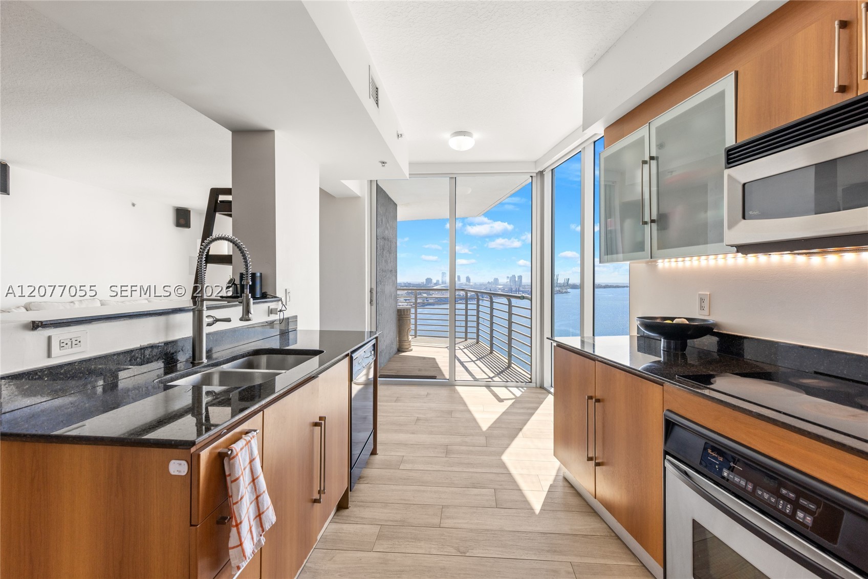 325 S Biscayne Blvd #2723, Miami FL 33131