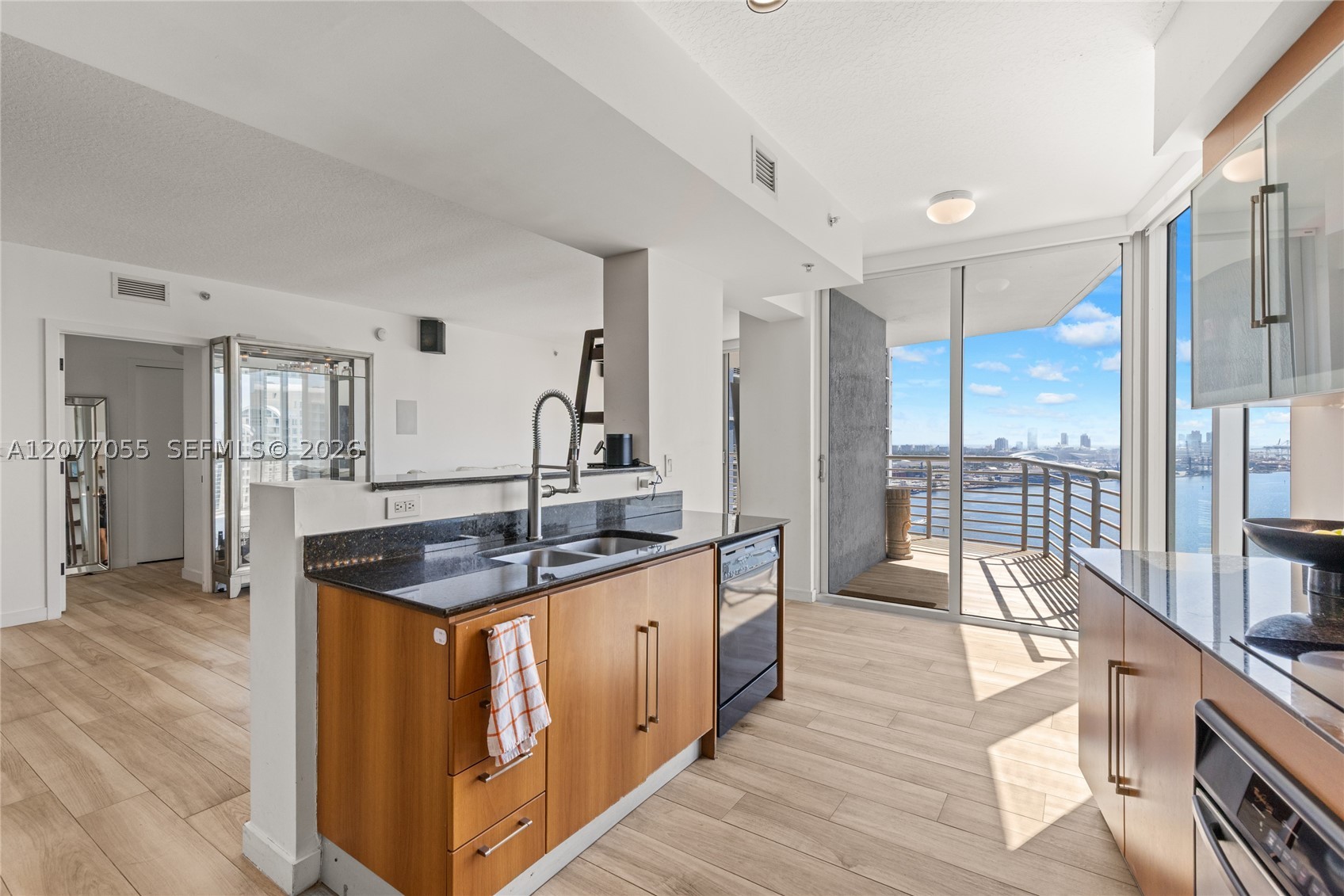 325 S Biscayne Blvd #2723, Miami FL 33131
