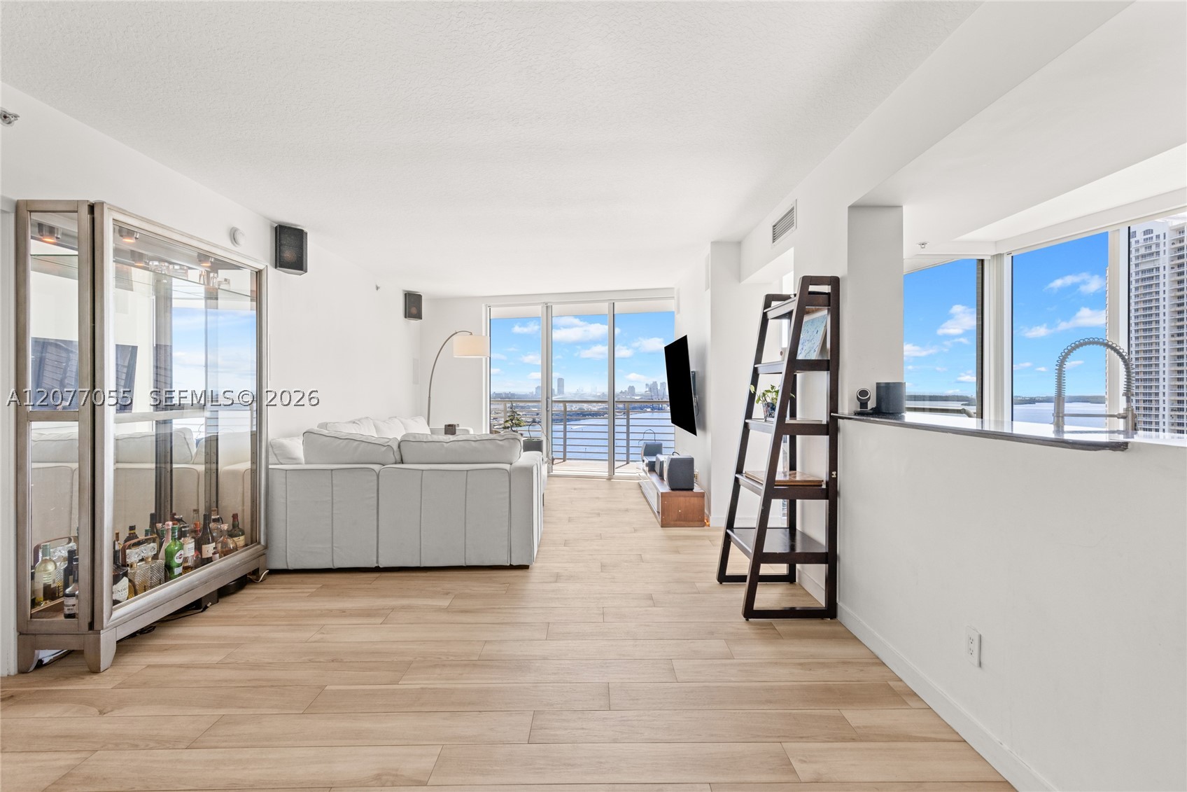 325 S Biscayne Blvd #2723, Miami FL 33131