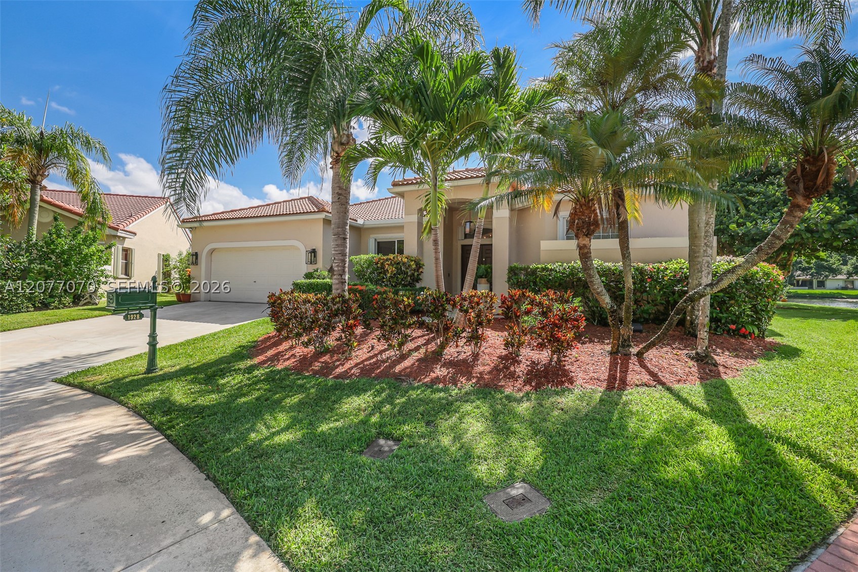 1928 Water Ridge Dr, Weston FL 33326