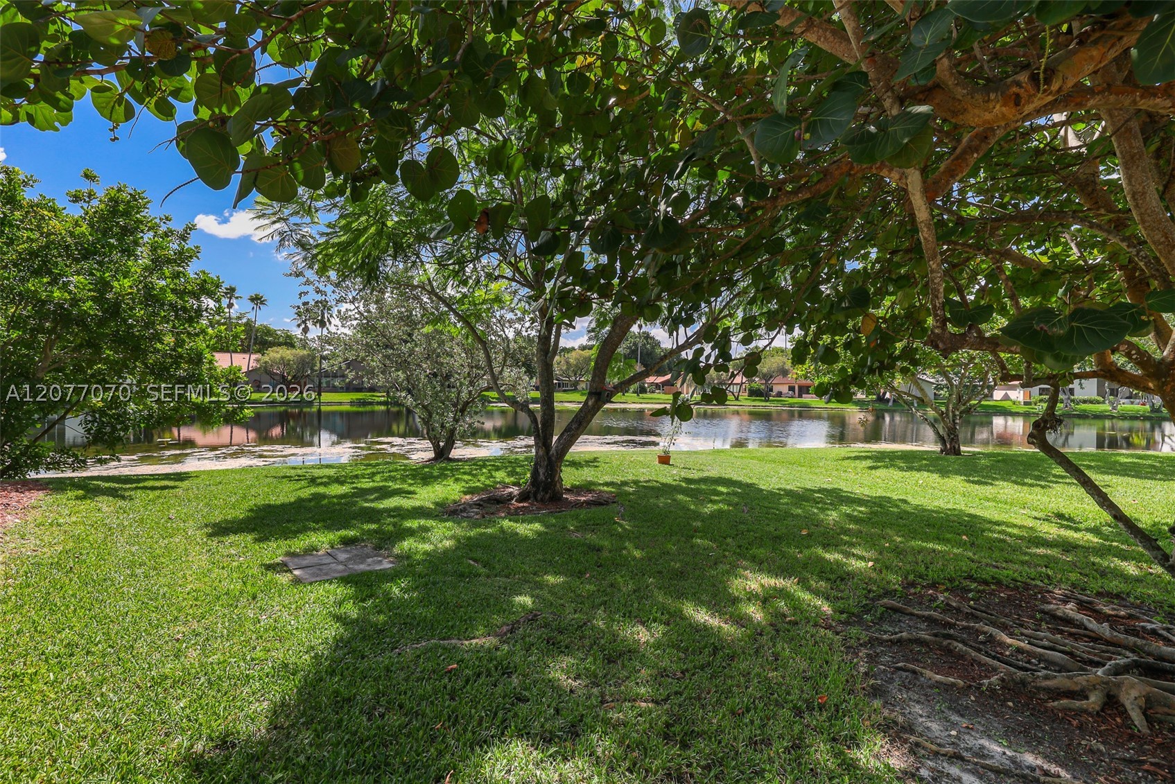 1928 Water Ridge Dr, Weston FL 33326