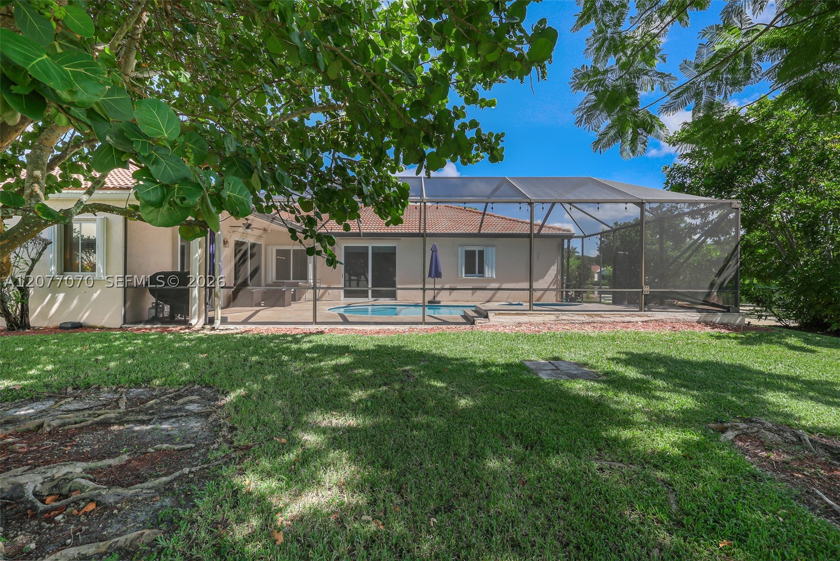 1928 Water Ridge Dr, Weston FL 33326