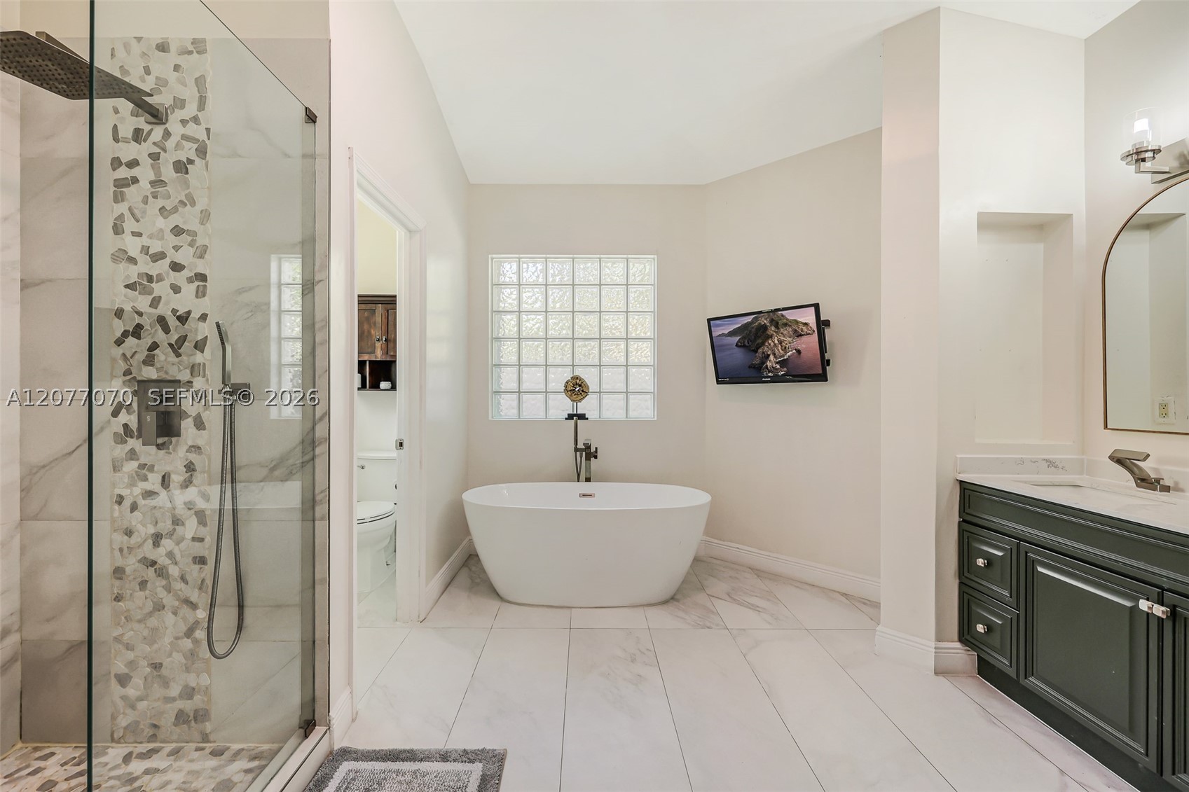 1928 Water Ridge Dr, Weston FL 33326
