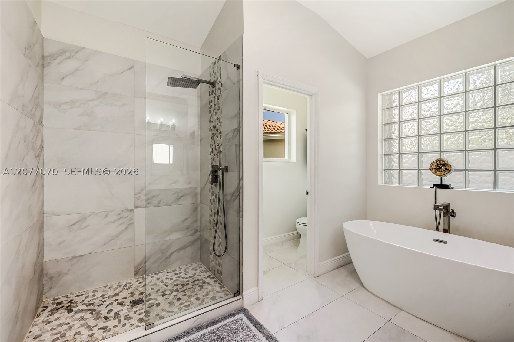 1928 Water Ridge Dr, Weston FL 33326
