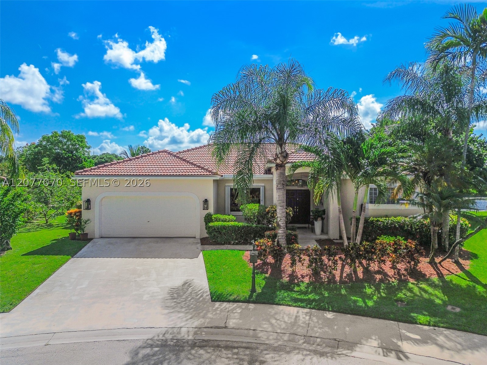 1928 Water Ridge Dr, Weston FL 33326