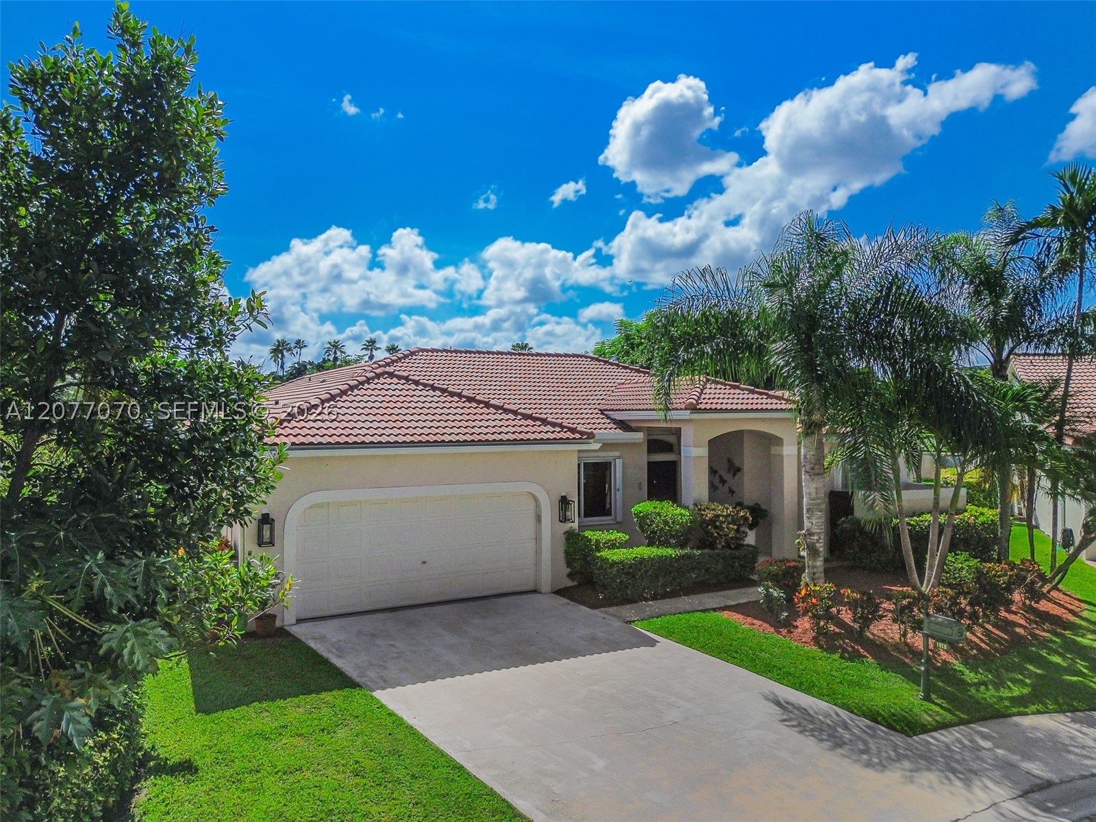 1928 Water Ridge Dr, Weston FL 33326