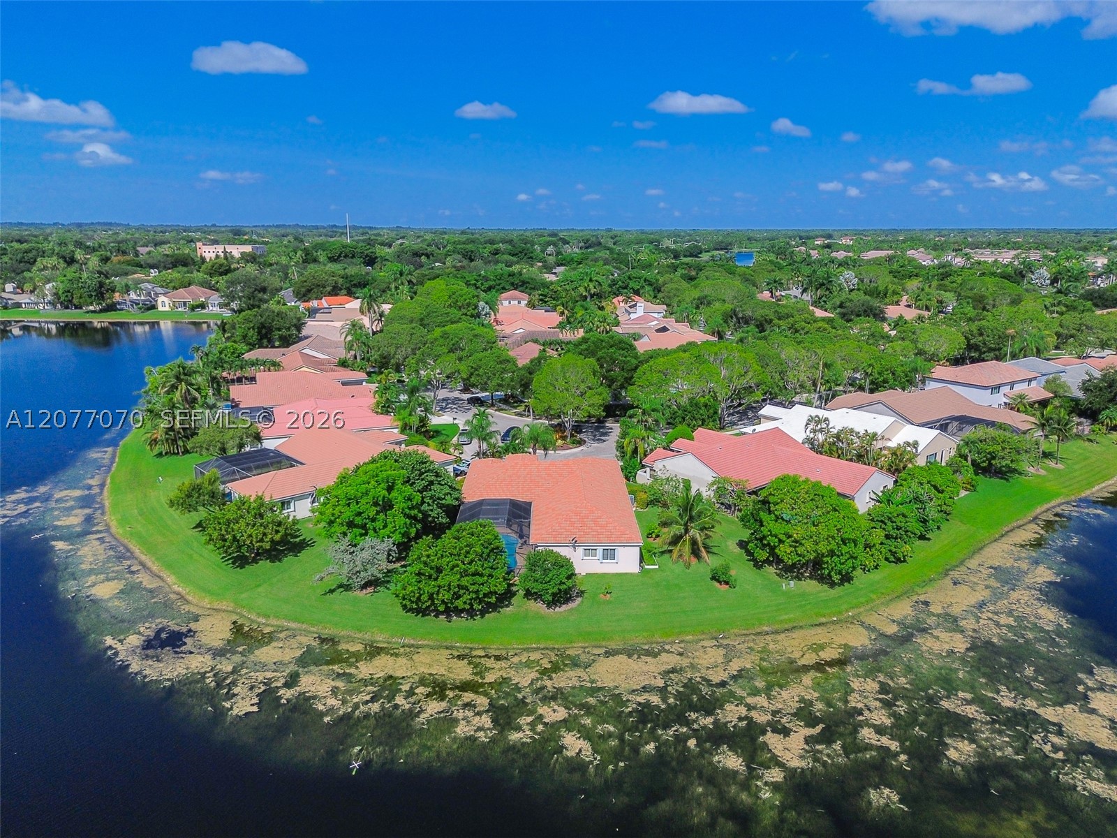 1928 Water Ridge Dr, Weston FL 33326