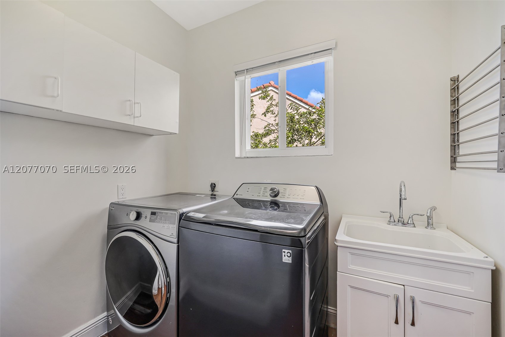 1928 Water Ridge Dr, Weston FL 33326