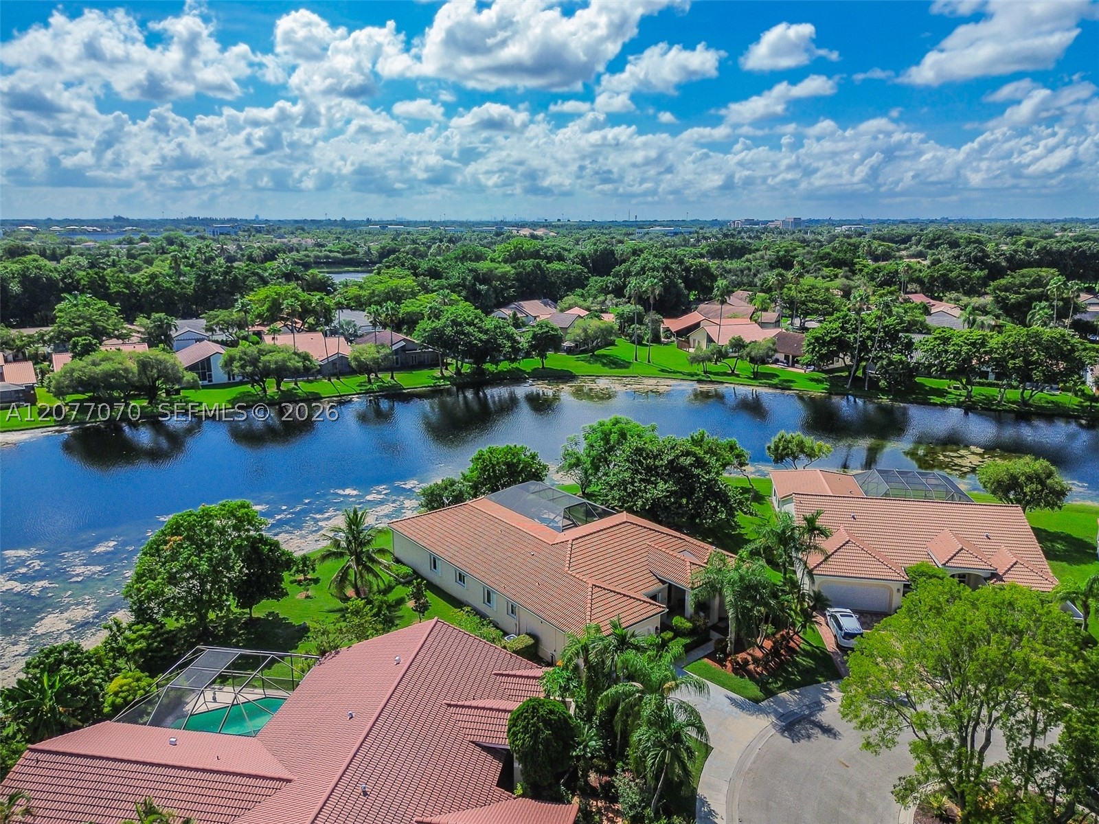 1928 Water Ridge Dr, Weston FL 33326