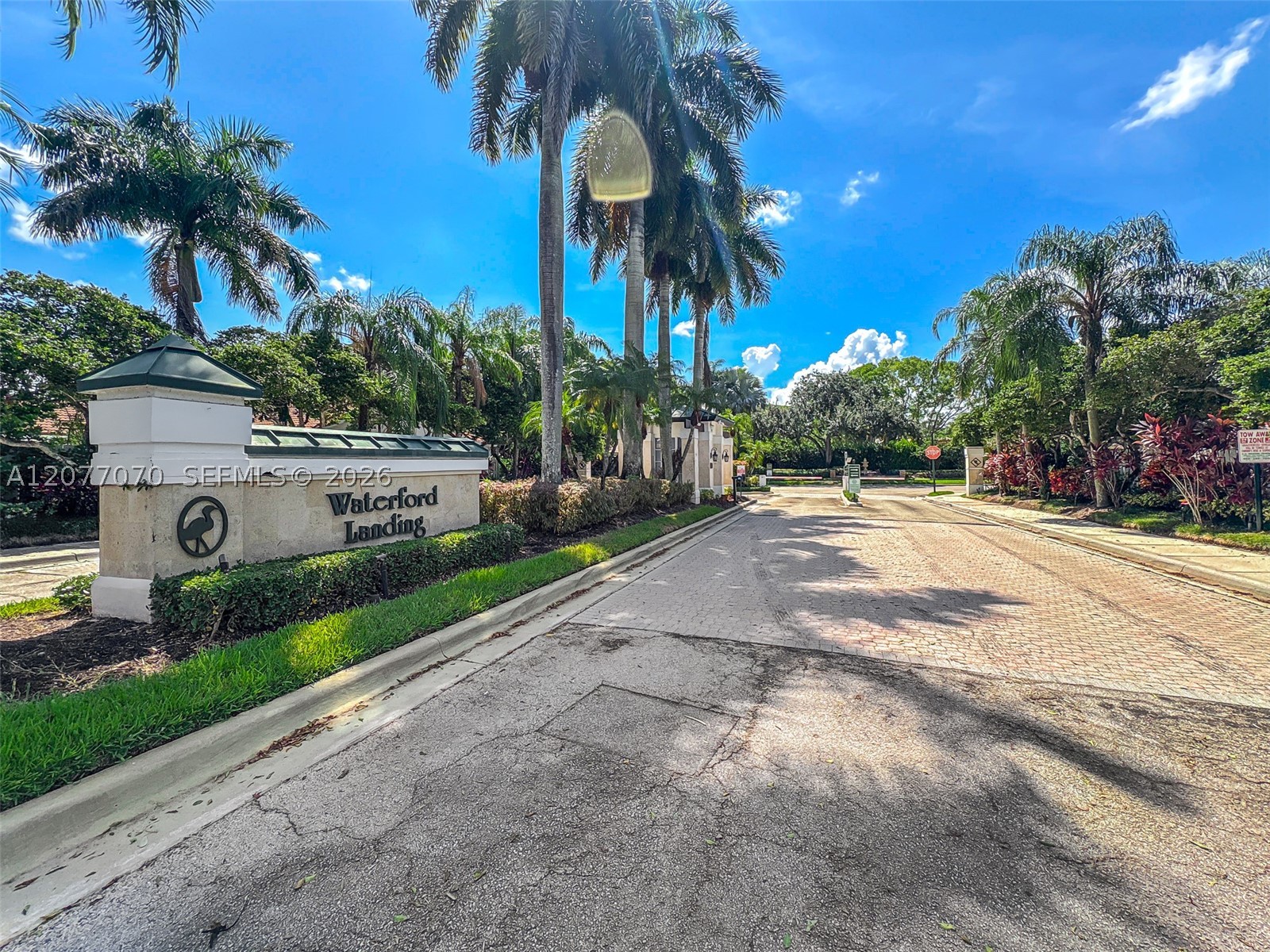 1928 Water Ridge Dr, Weston FL 33326