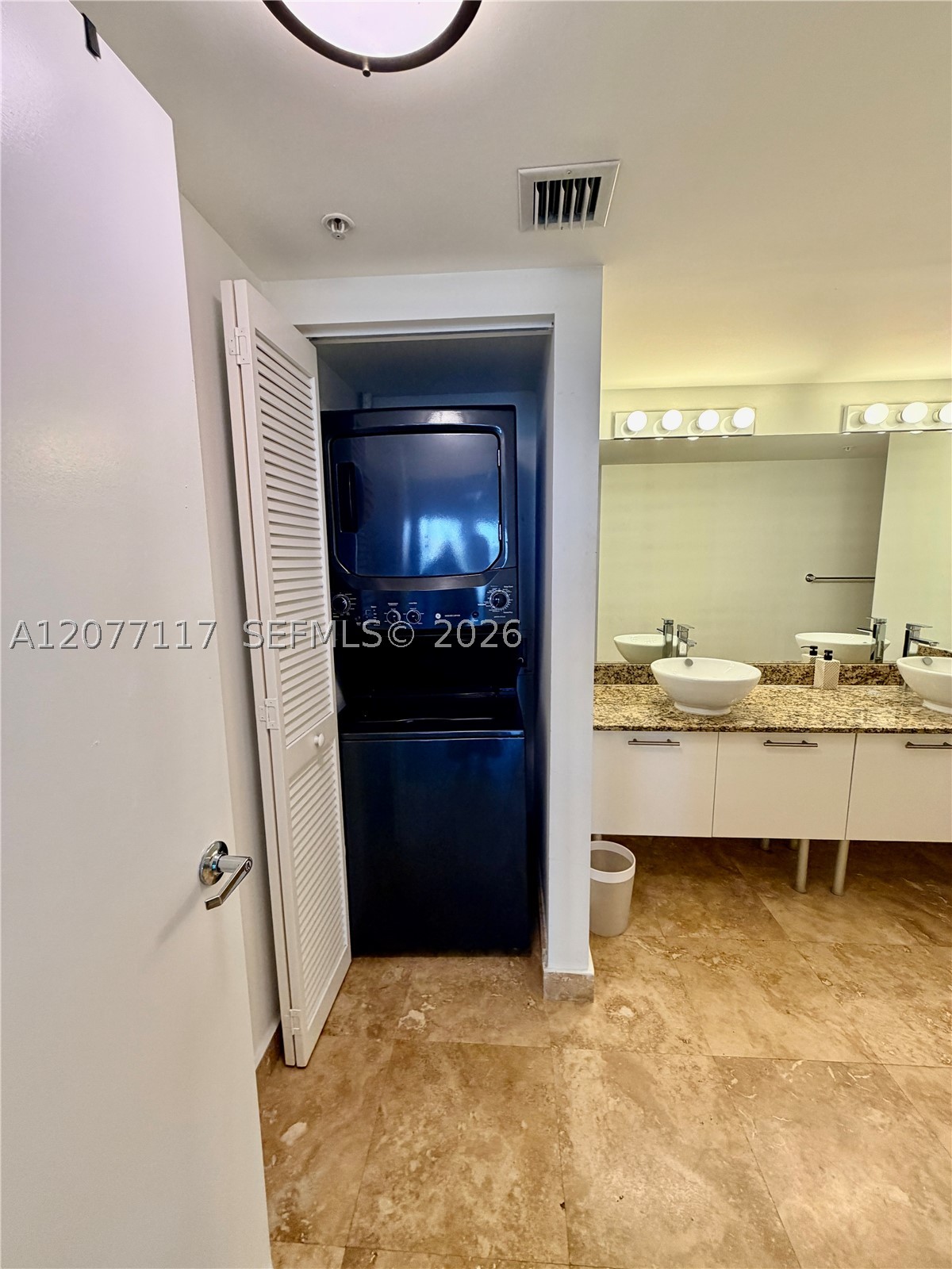 41 SE 5th St #807, Miami FL 33131