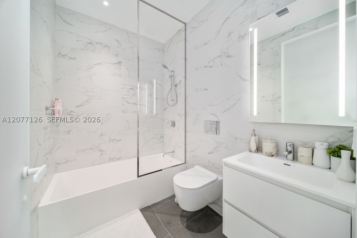 2000 S Ocean Dr #31B, Hallandale Beach FL 33009