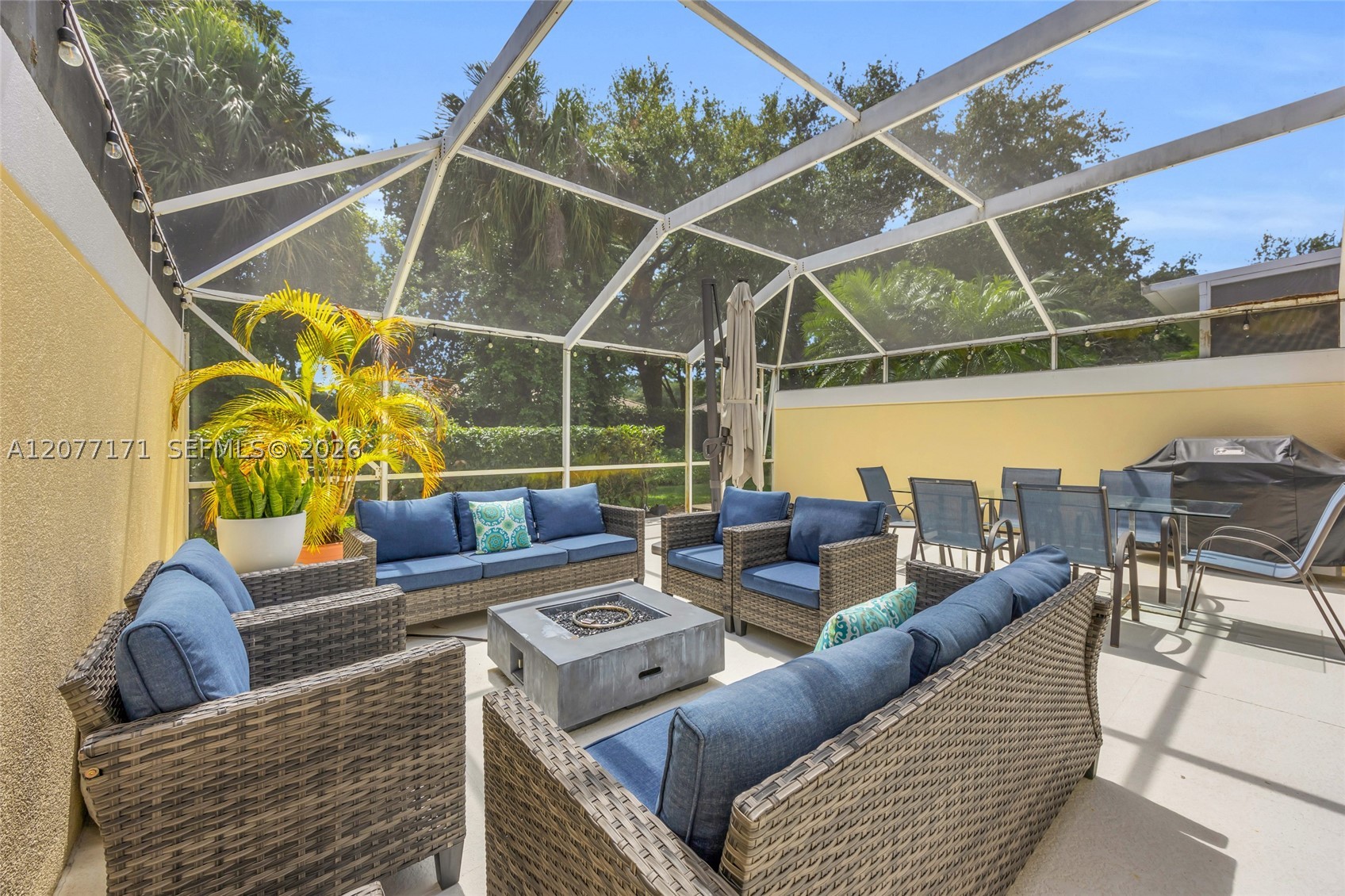 418 Capistrano Dr, Palm Beach Gardens FL 33410