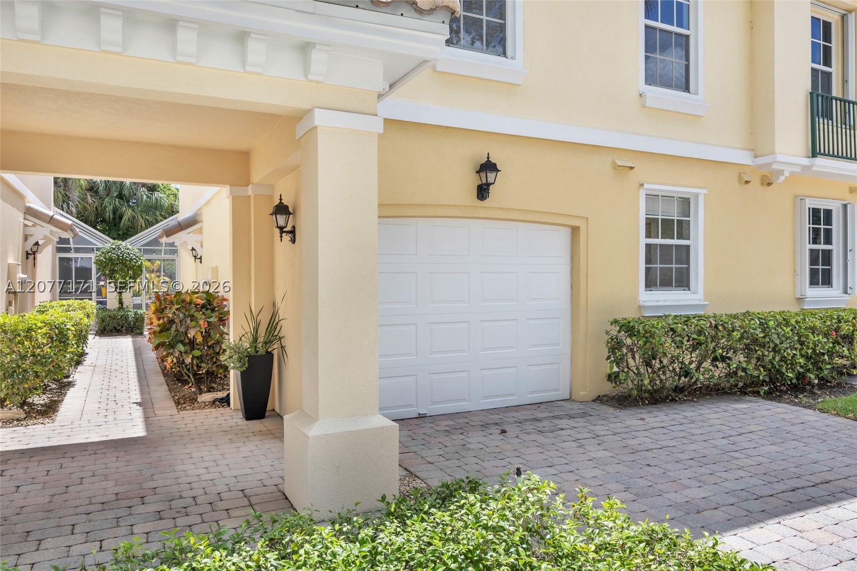 418 Capistrano Dr, Palm Beach Gardens FL 33410