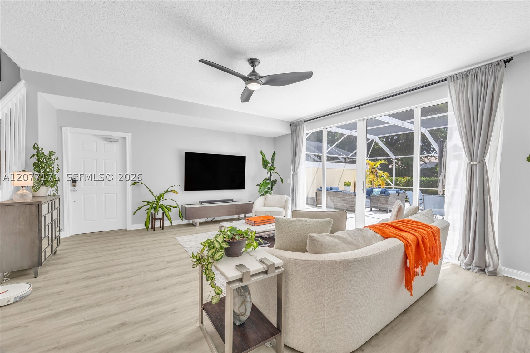 418 Capistrano Dr, Palm Beach Gardens FL 33410