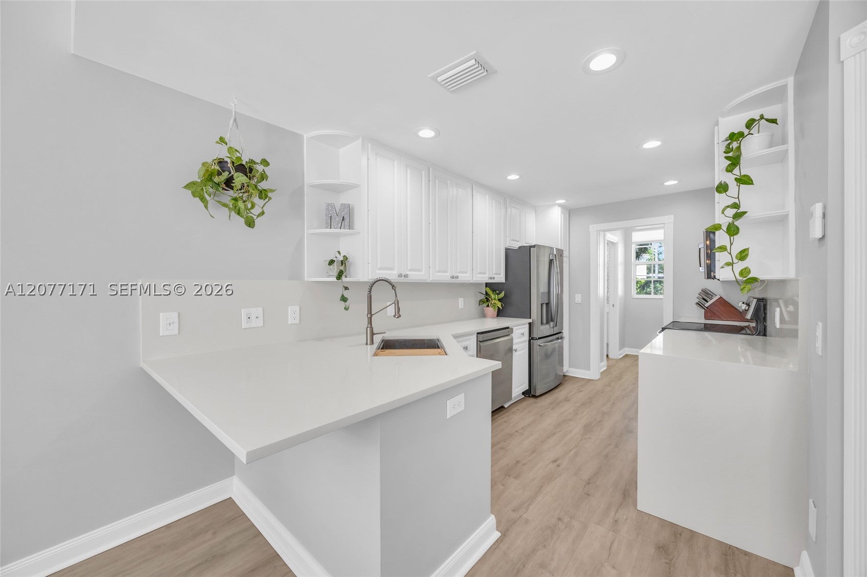 418 Capistrano Dr, Palm Beach Gardens FL 33410