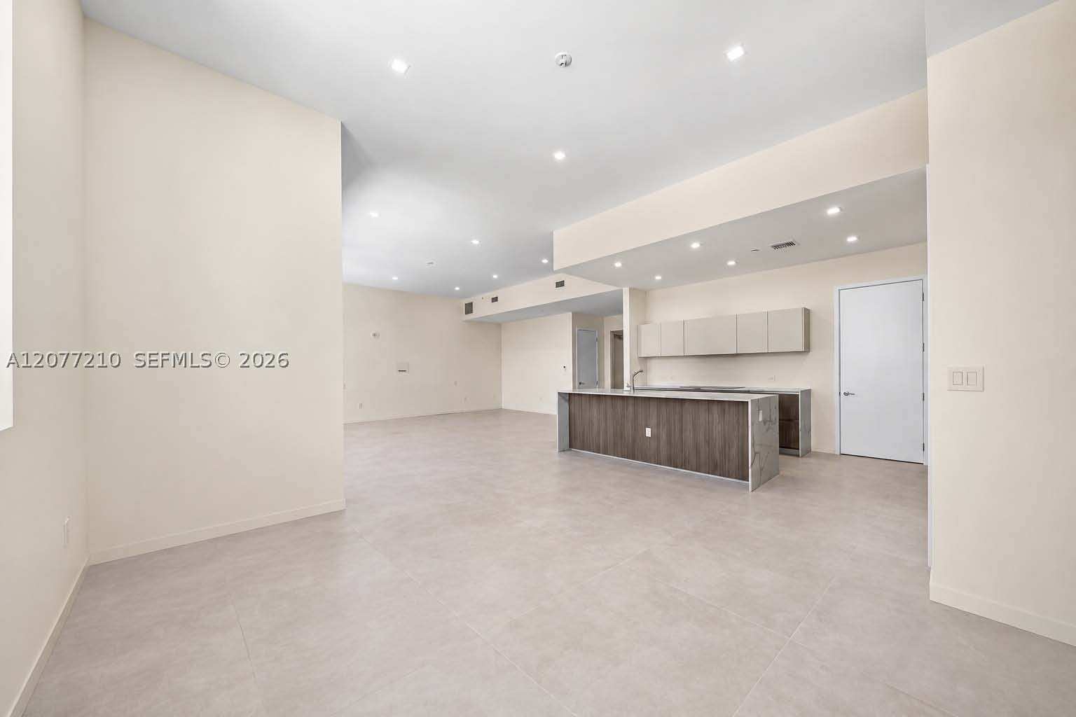 275 Giralda Ave #6A, Coral Gables FL 33134