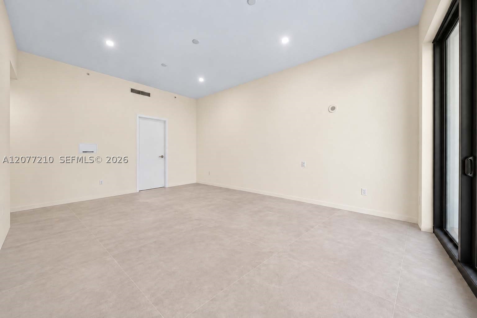 275 Giralda Ave #6A, Coral Gables FL 33134