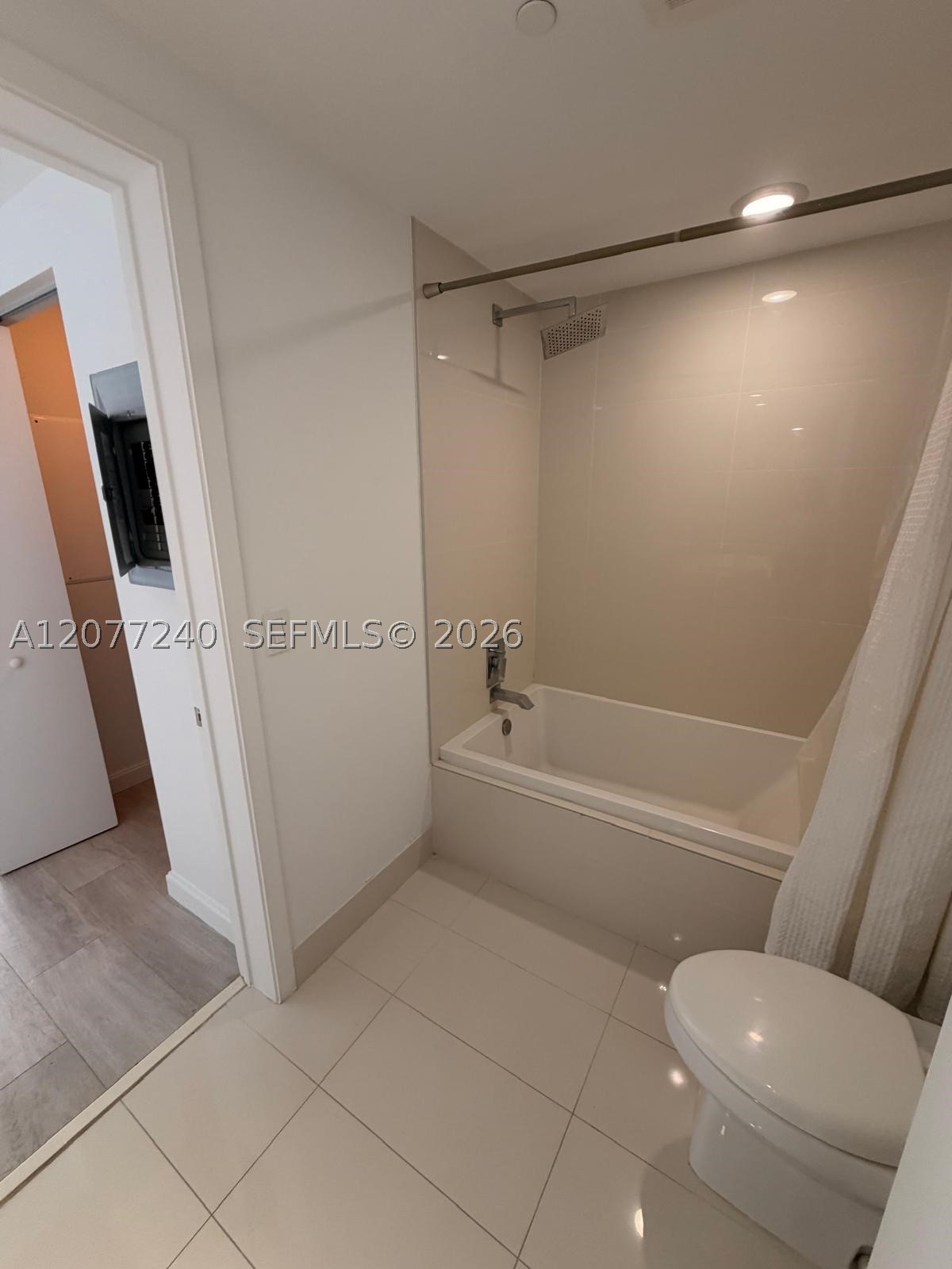 55 SW 9th St #3609, Miami FL 33130