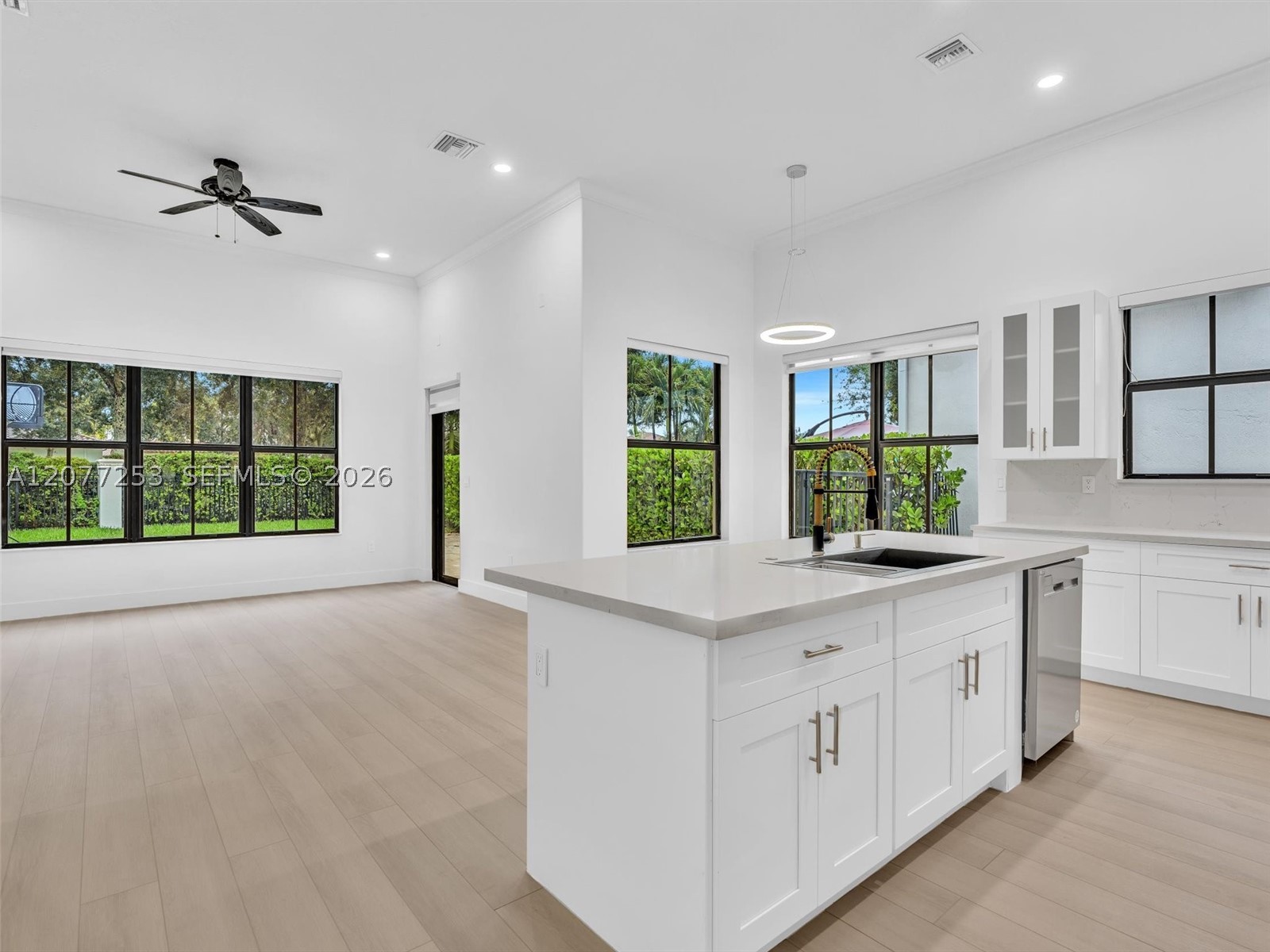 8527 NW 39th Ct, Cooper City FL 33024