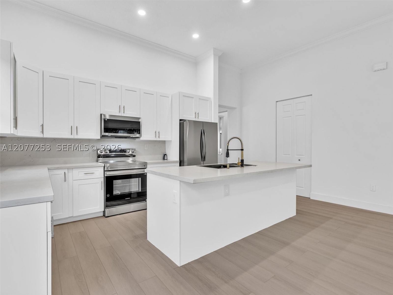 8527 NW 39th Ct, Cooper City FL 33024