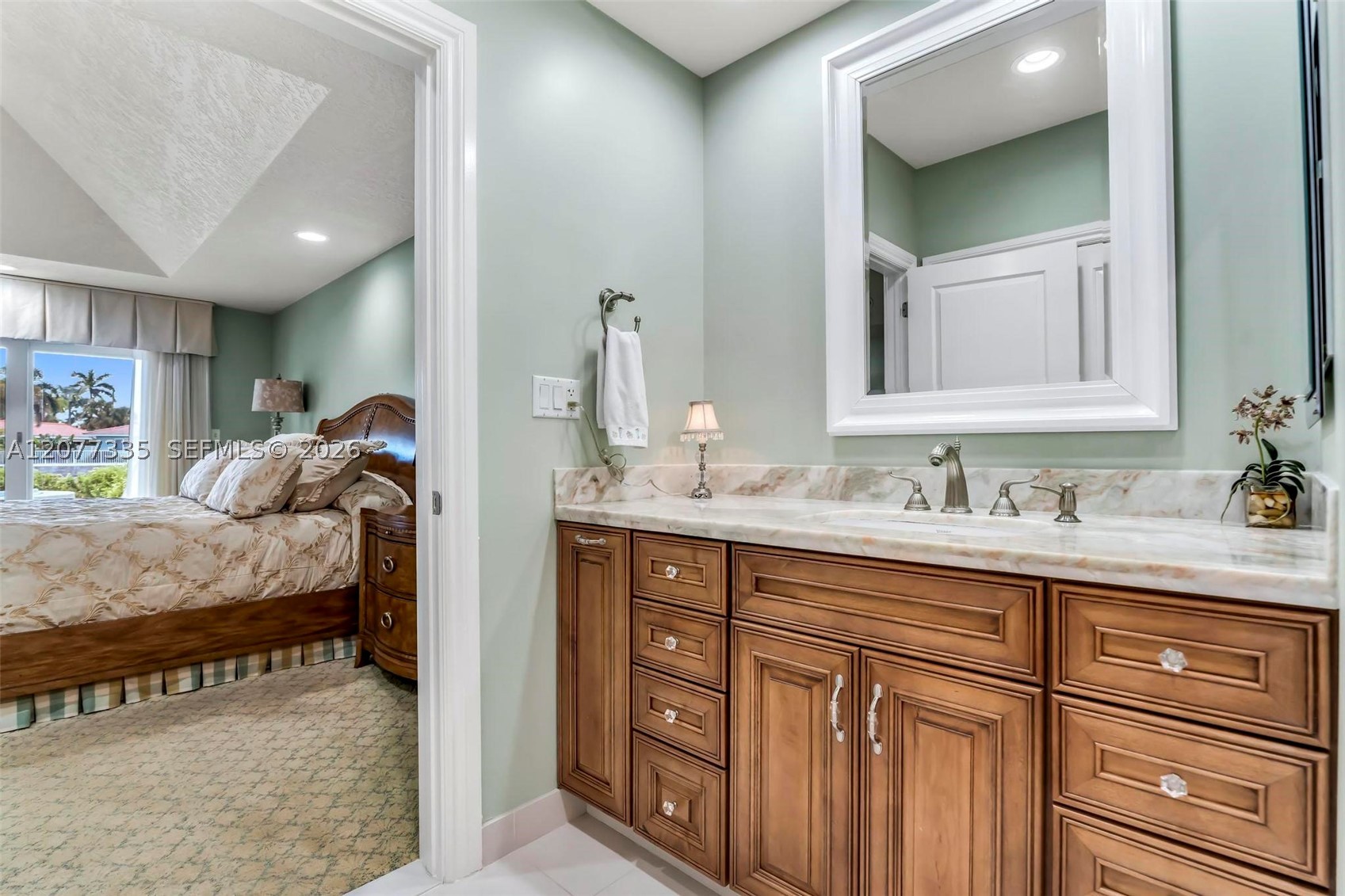 2820 NE 44th St, Lighthouse Point FL 33064