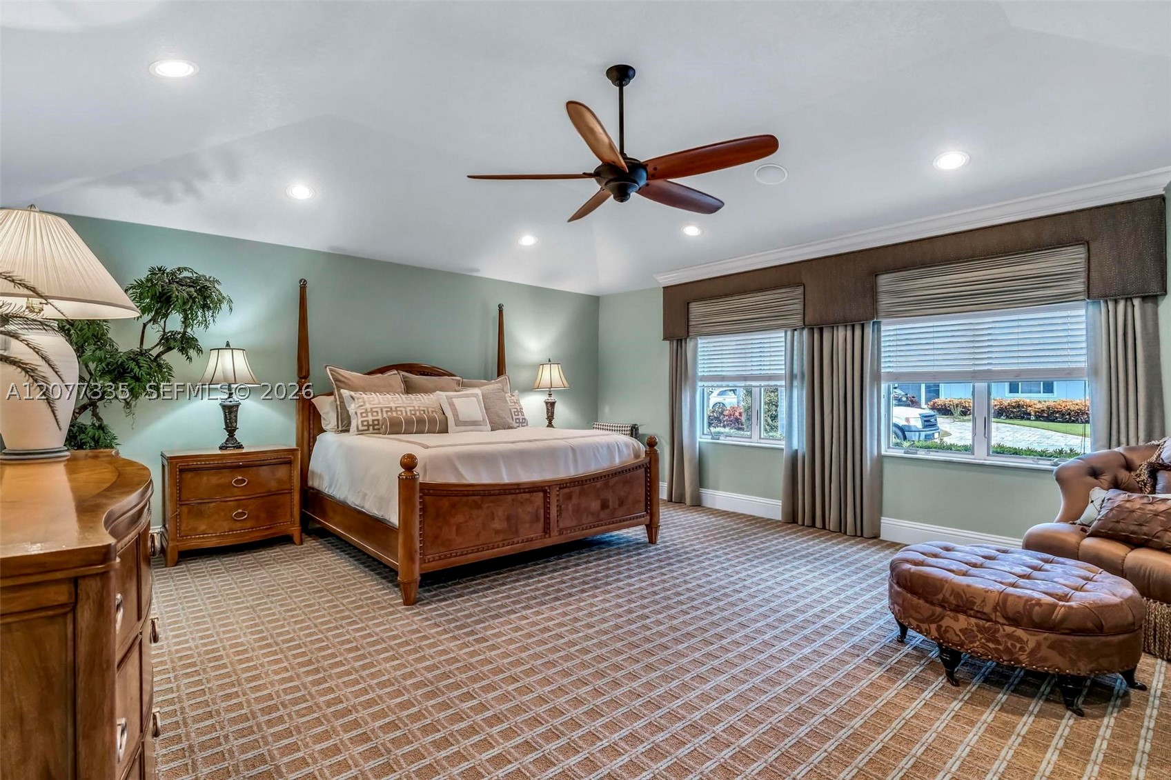 2820 NE 44th St, Lighthouse Point FL 33064