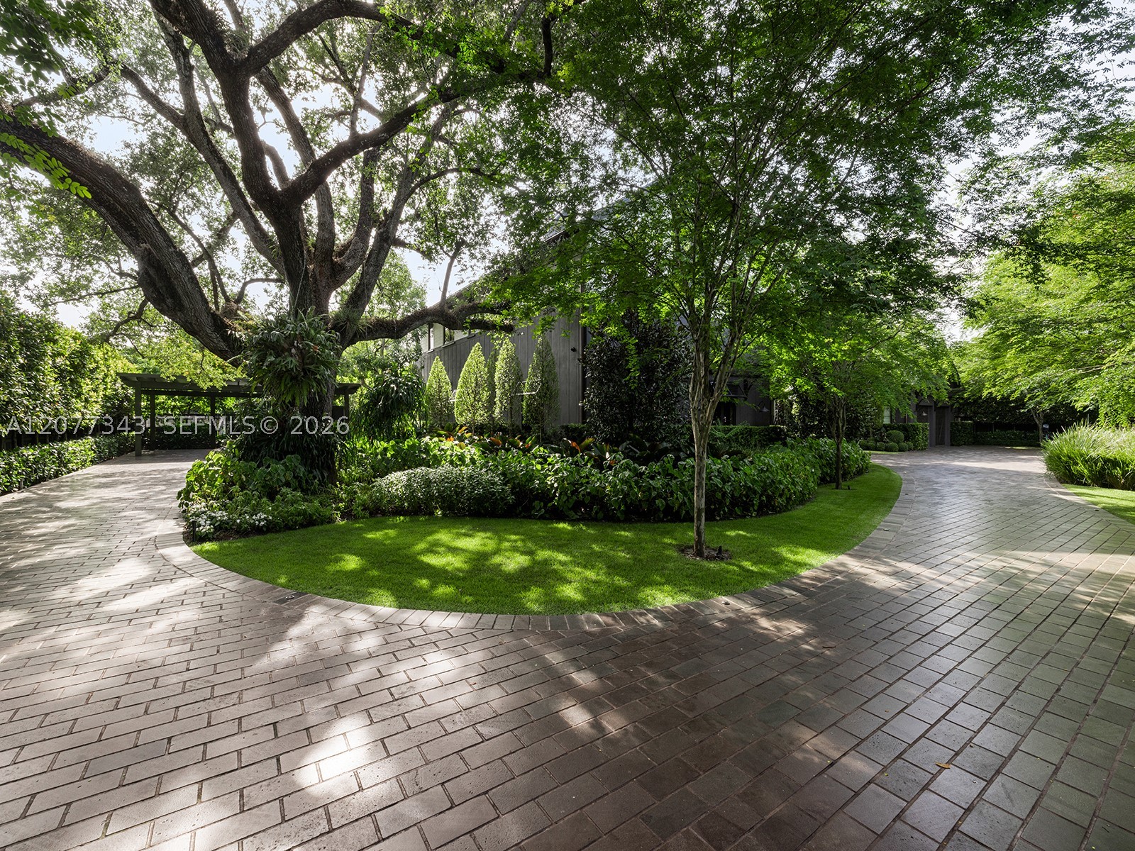 6580 SW 69th Ave, Miami FL 33143