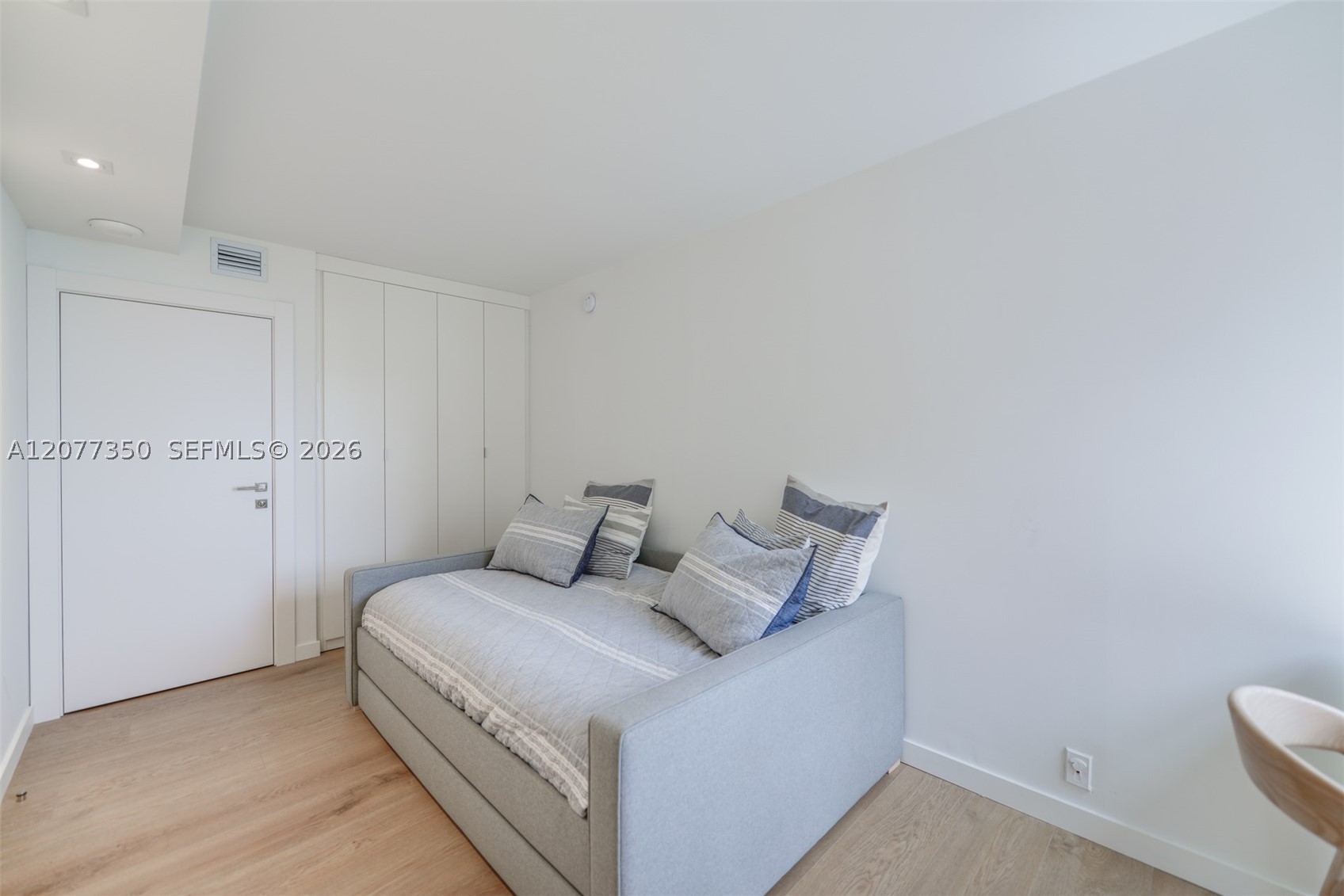 1121 Crandon Blvd #E702, Key Biscayne FL 33149