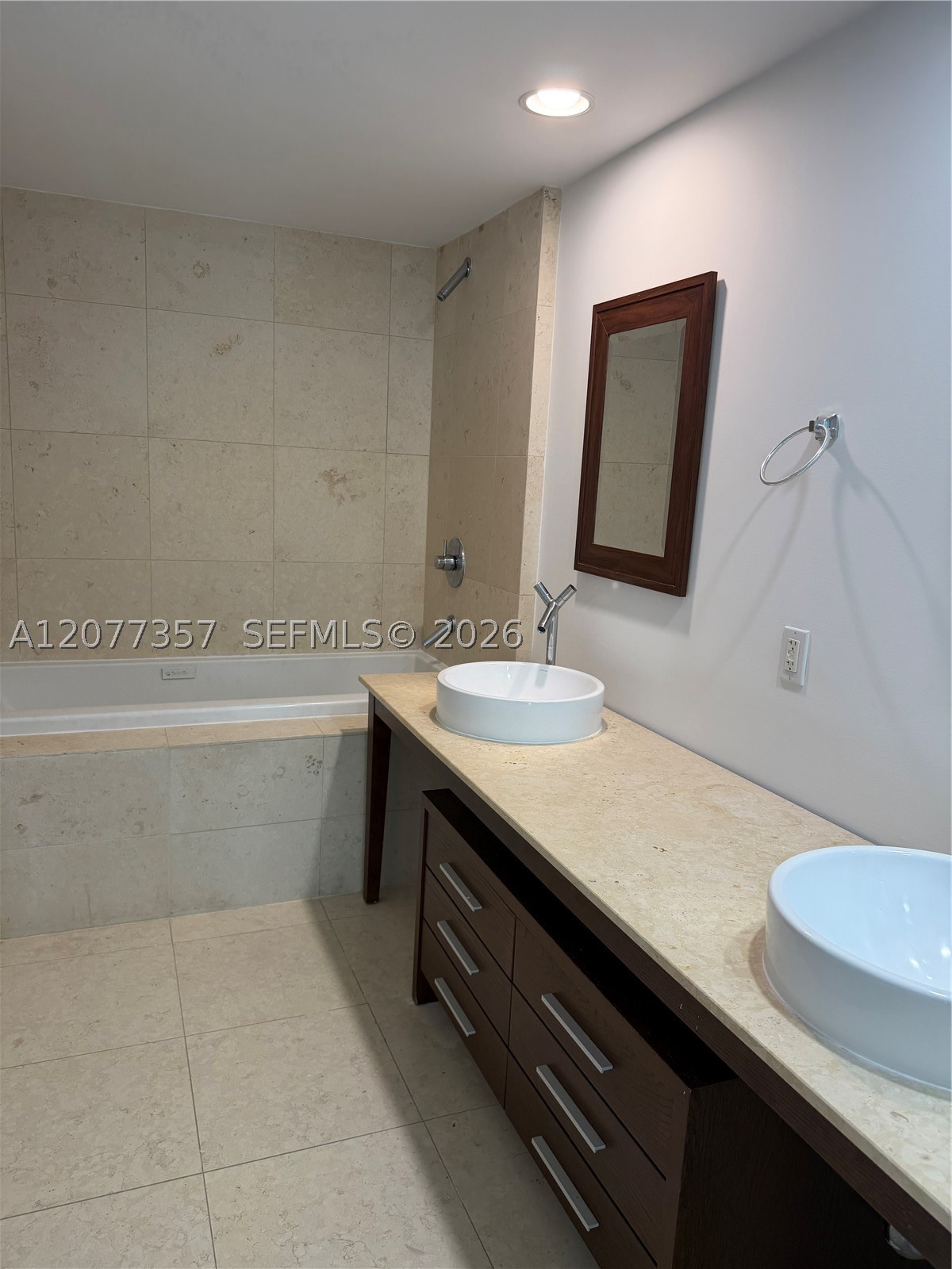 Miami FL 33131 - A12077357