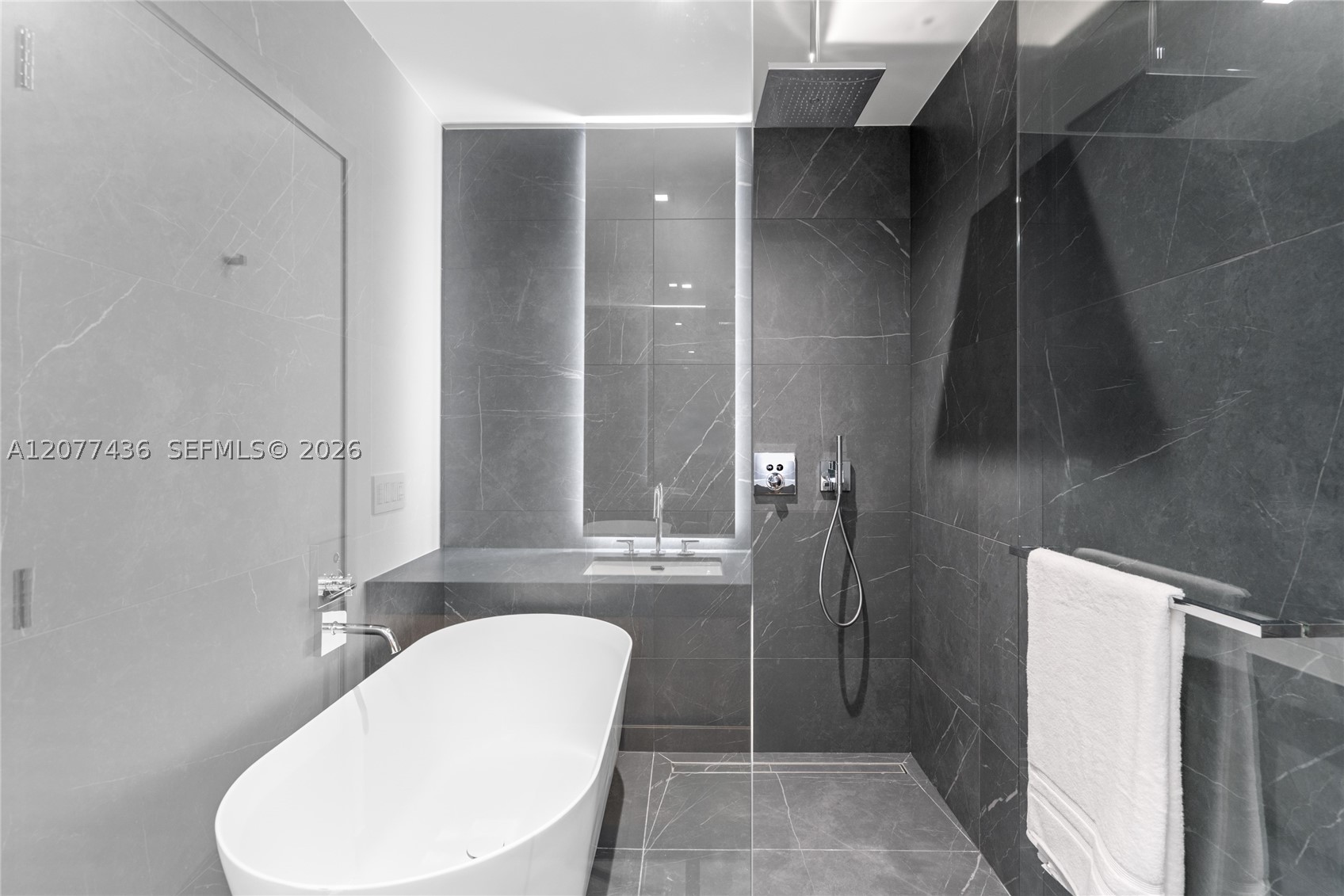 1400 Biscayne Blvd #4203, Miami FL 33132
