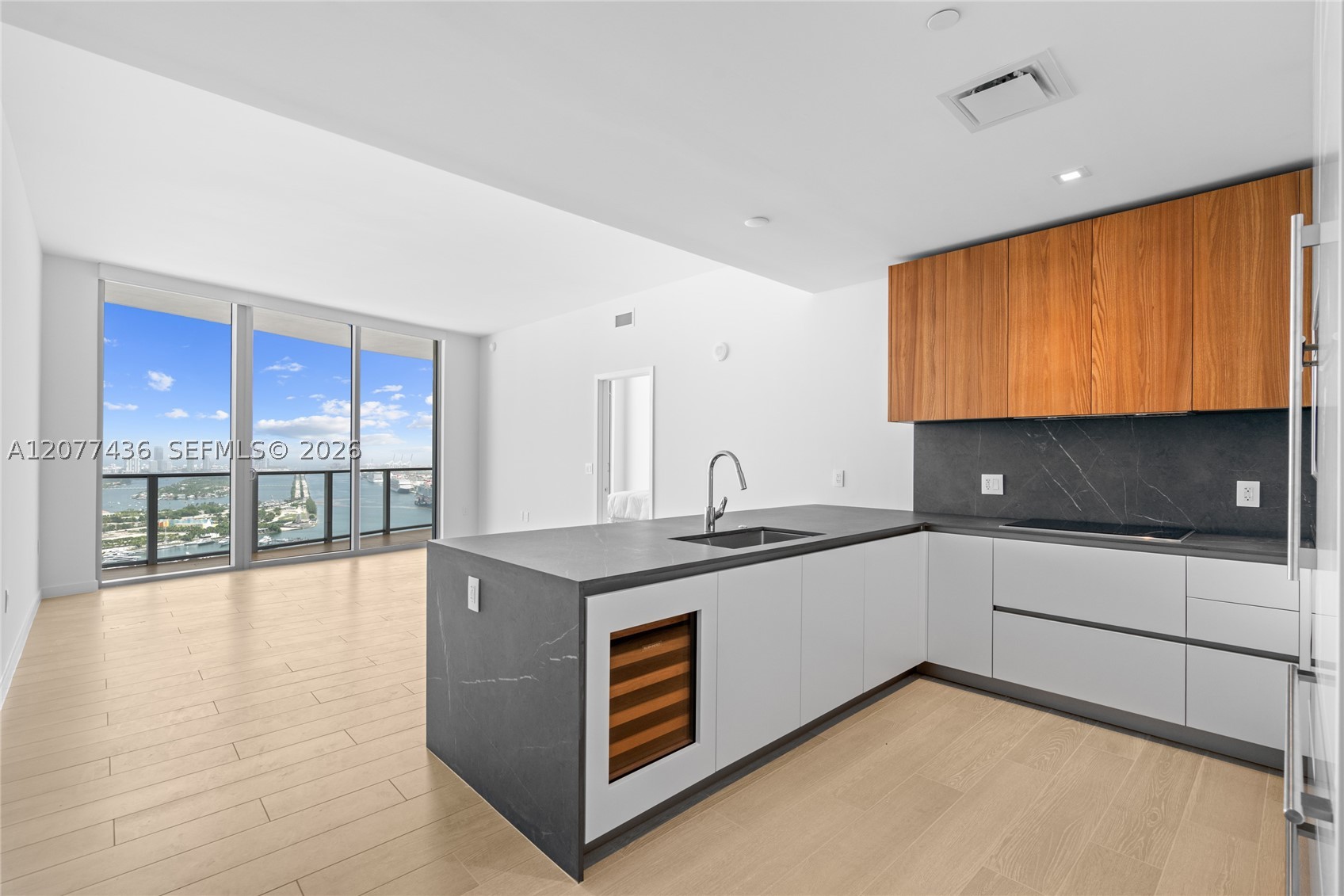 1400 Biscayne Blvd #4203, Miami FL 33132