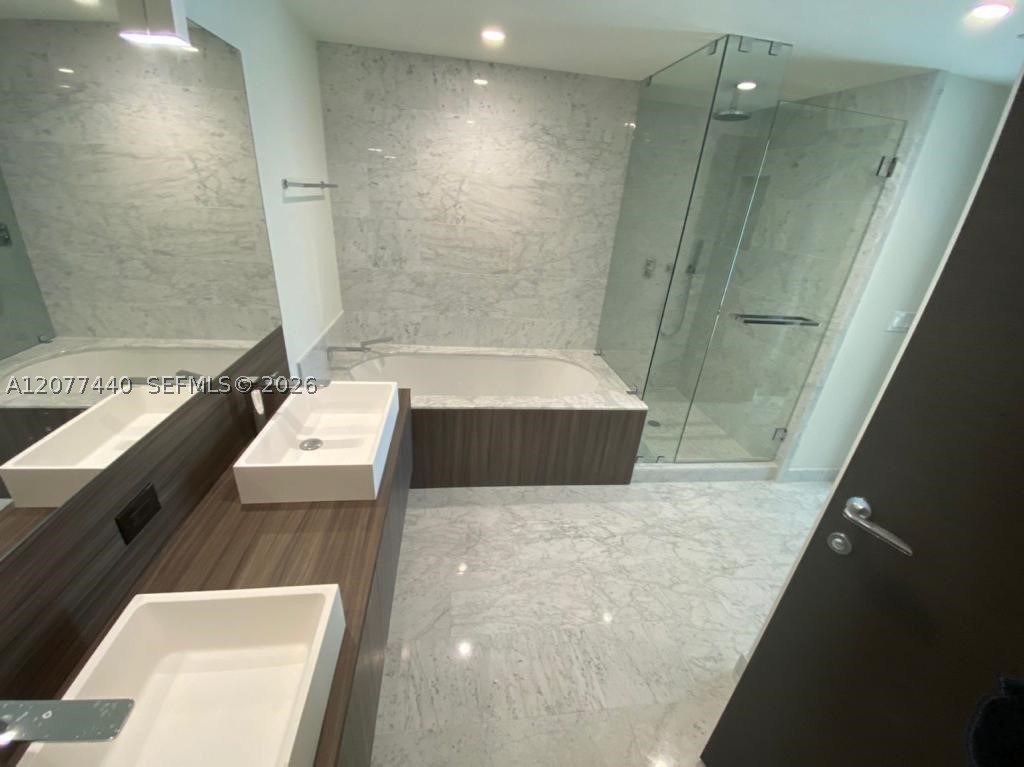 1000 Brickell Plaza #4506, Miami FL 33131