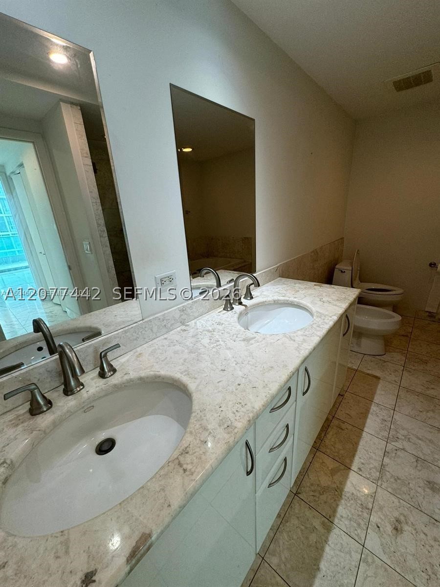 1331 Brickell Bay Dr #1704, Miami FL 33131