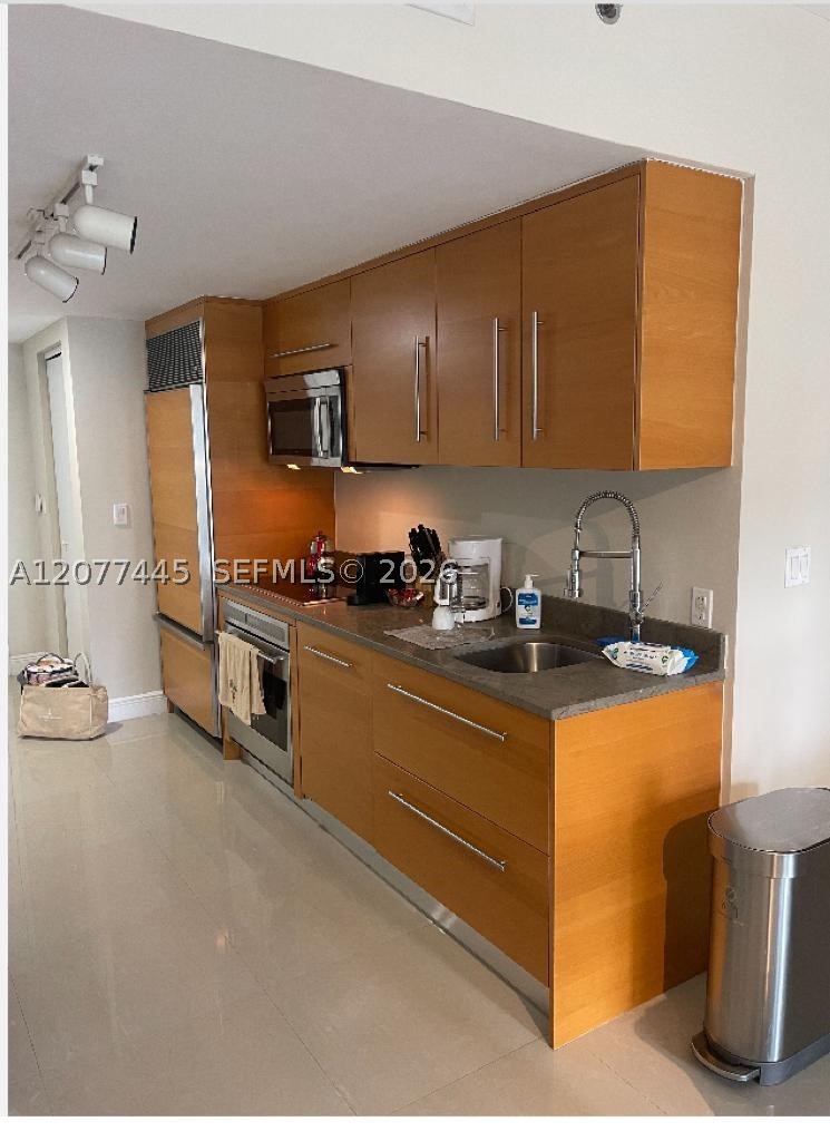 475 Brickell Ave #808, Miami FL 33131