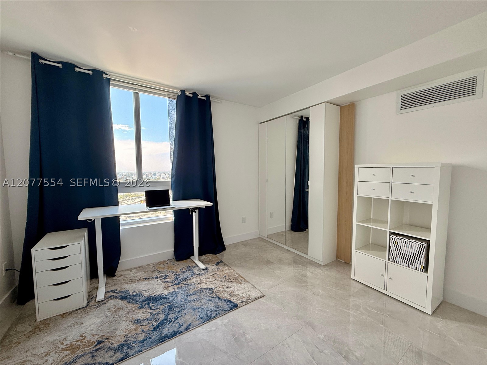 90 SW 3rd St #3306, Miami FL 33130