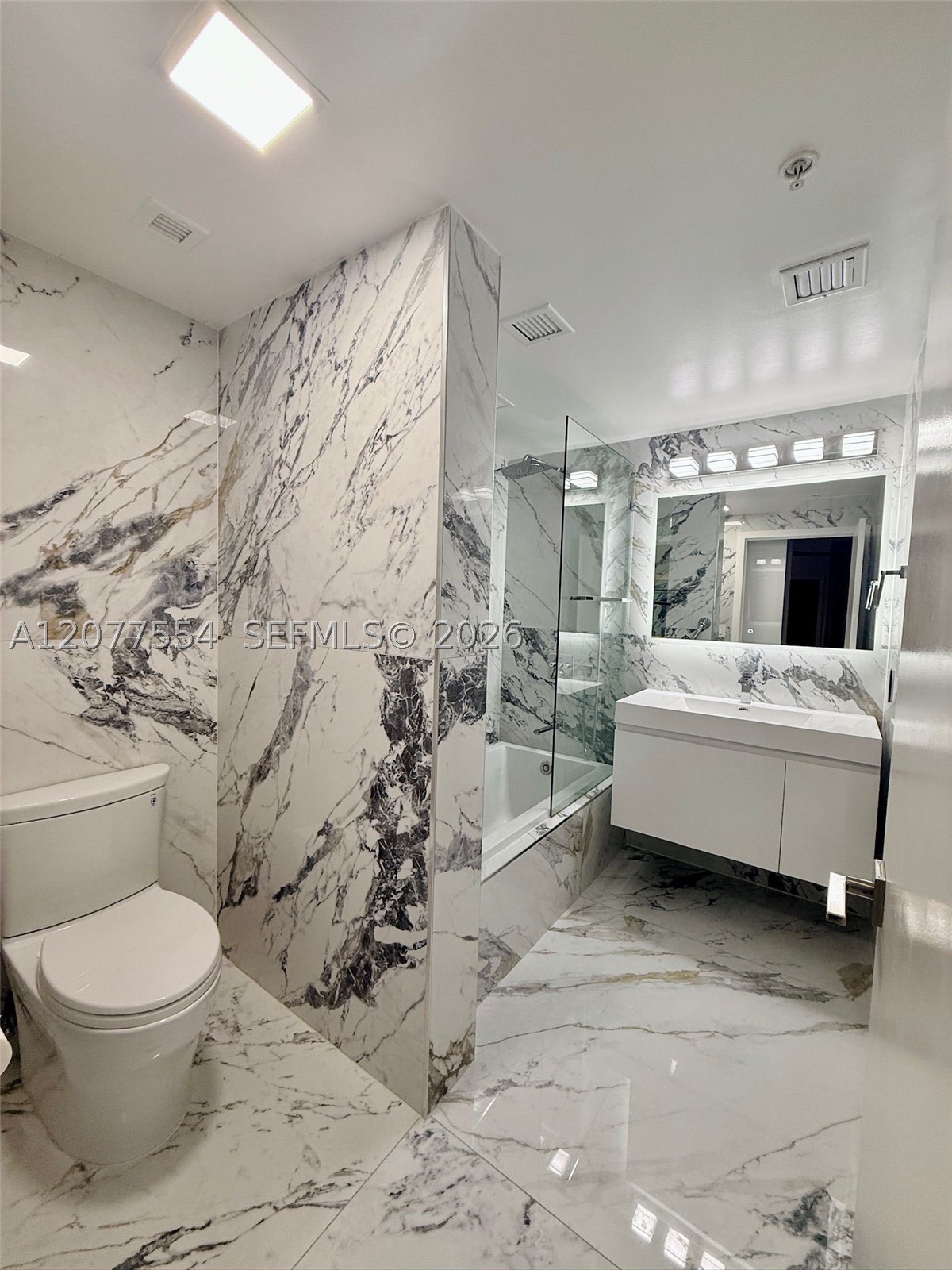 90 SW 3rd St #3306, Miami FL 33130