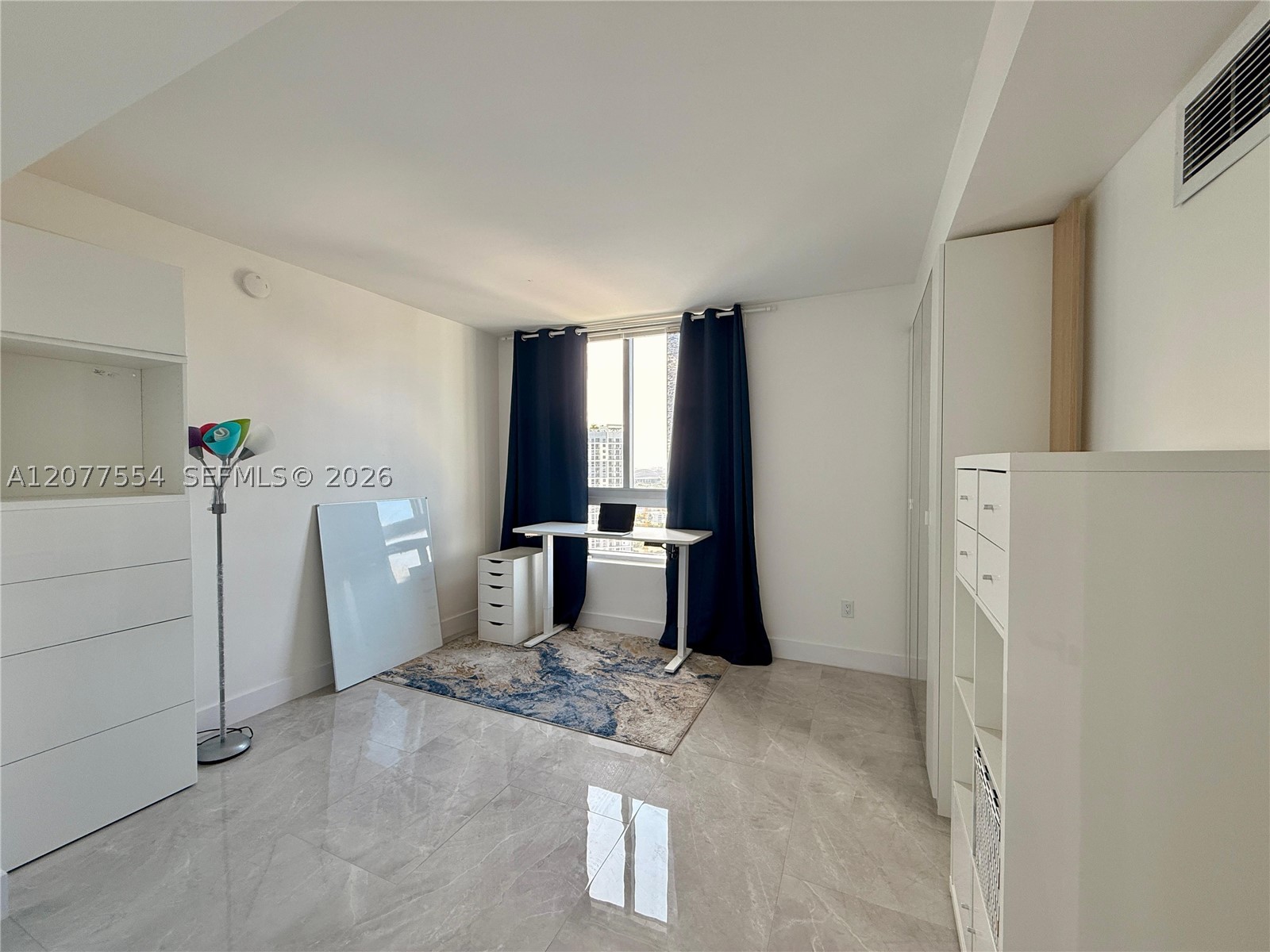 90 SW 3rd St #3306, Miami FL 33130