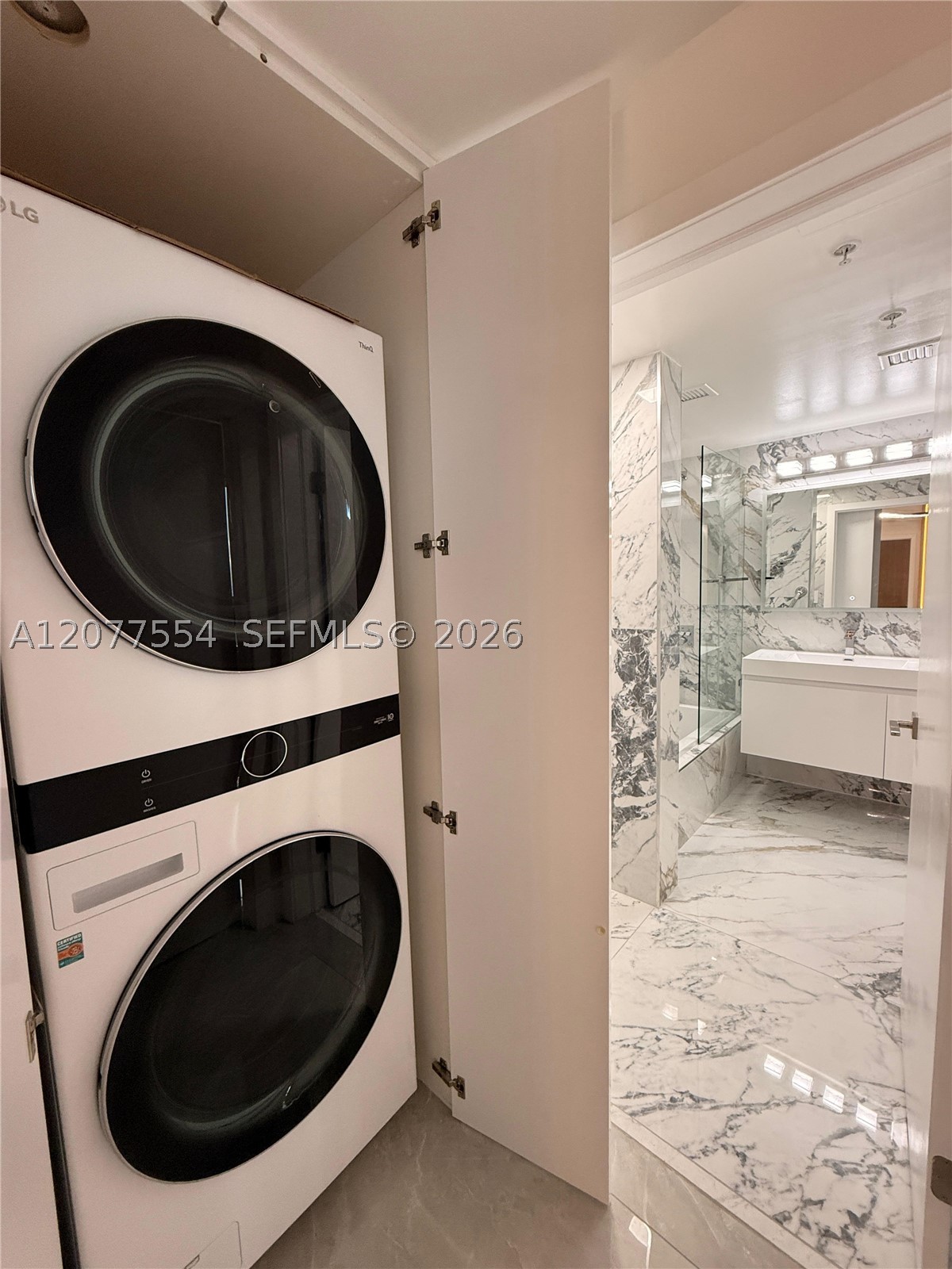 90 SW 3rd St #3306, Miami FL 33130