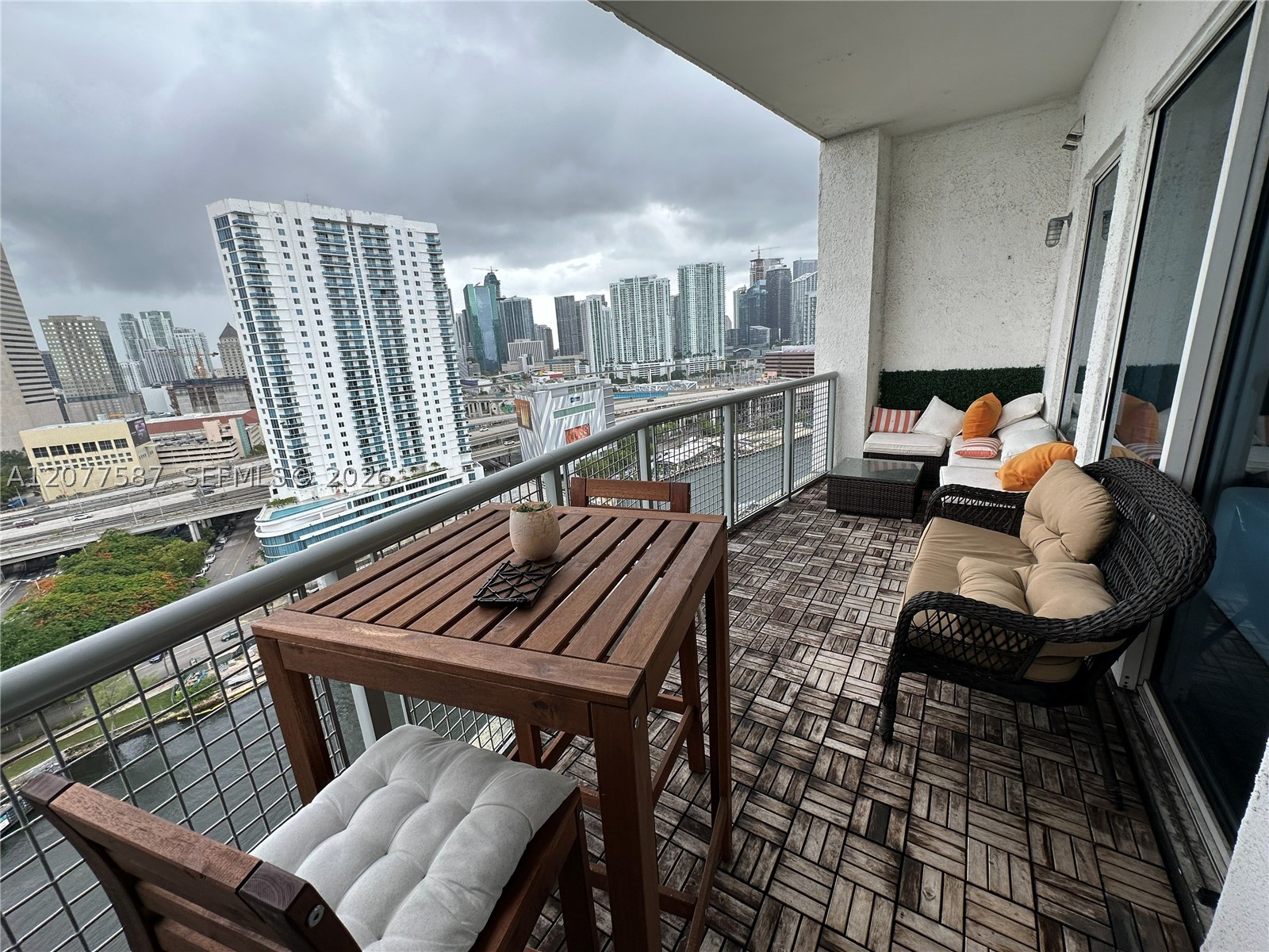 10 SW South River Dr #PHI02, Miami FL 33130