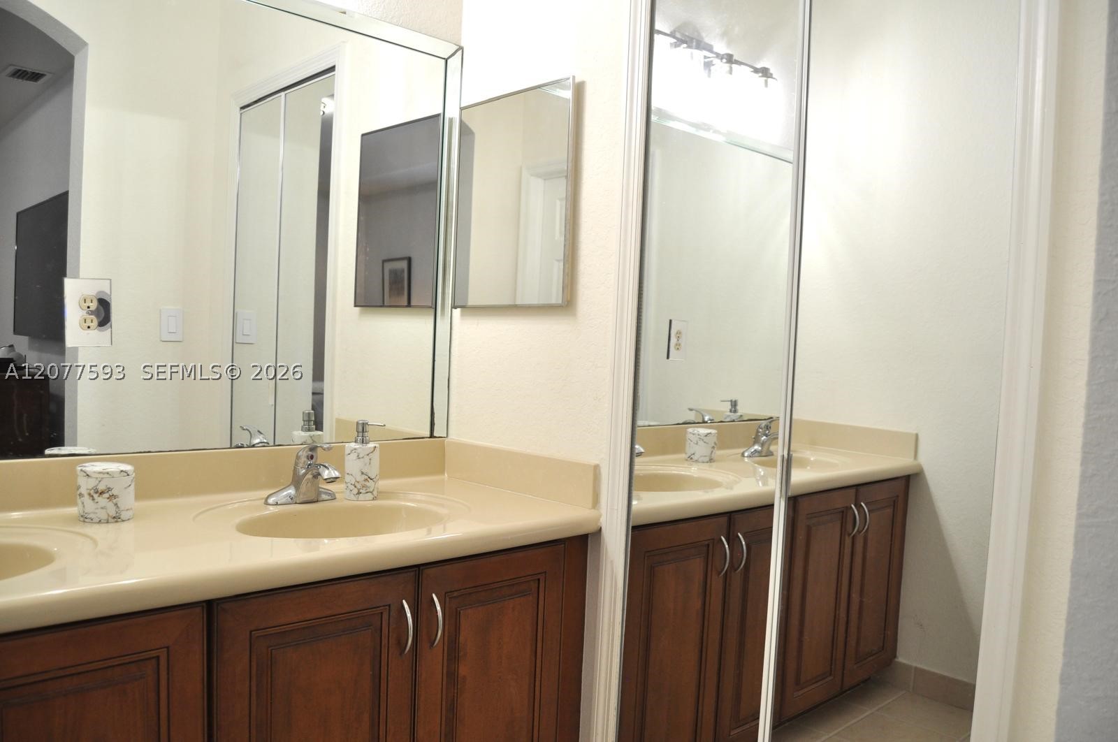 7940 NW 108th Pl, Doral FL 33178