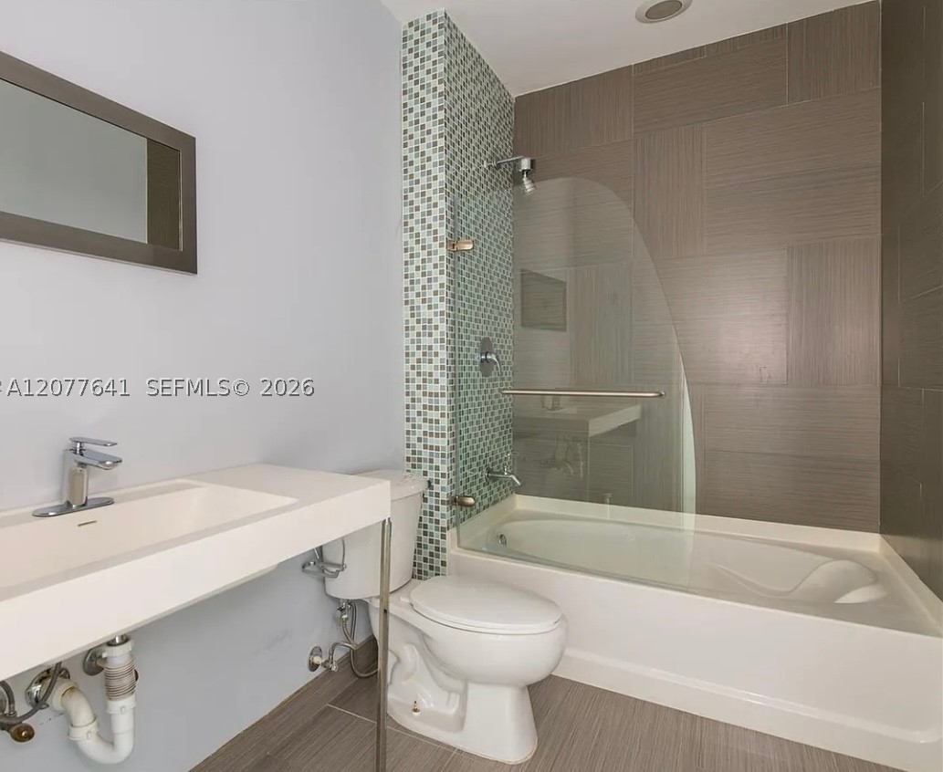950 Brickell Bay Dr #902, Miami FL 33131