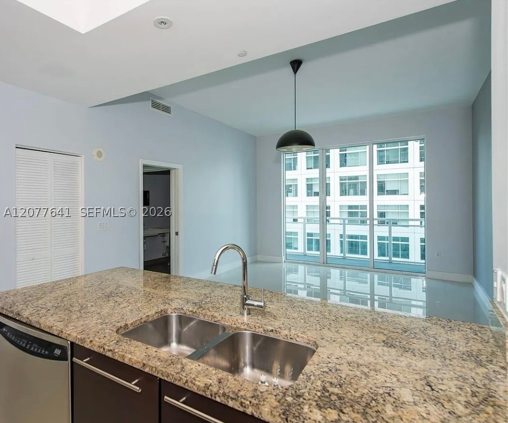 950 Brickell Bay Dr #902, Miami FL 33131