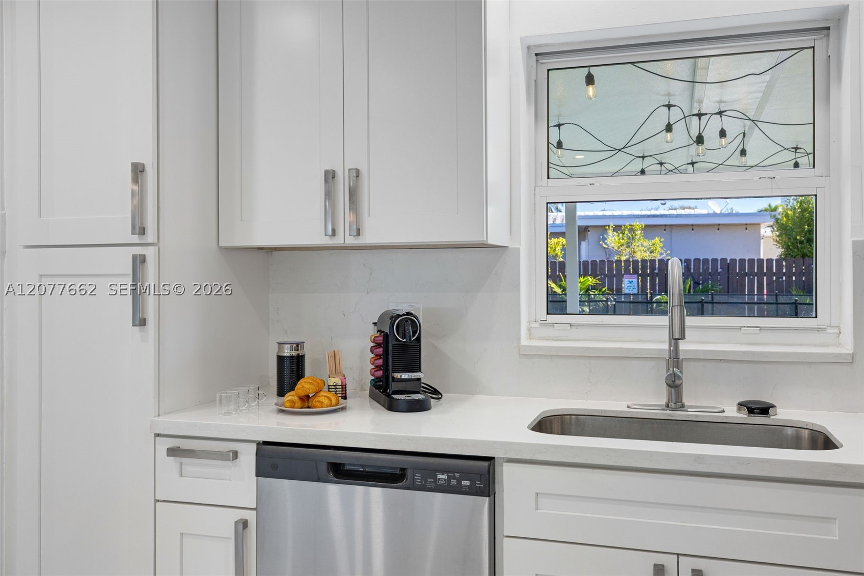 220 NE 10th Ave, Hallandale Beach FL 33009